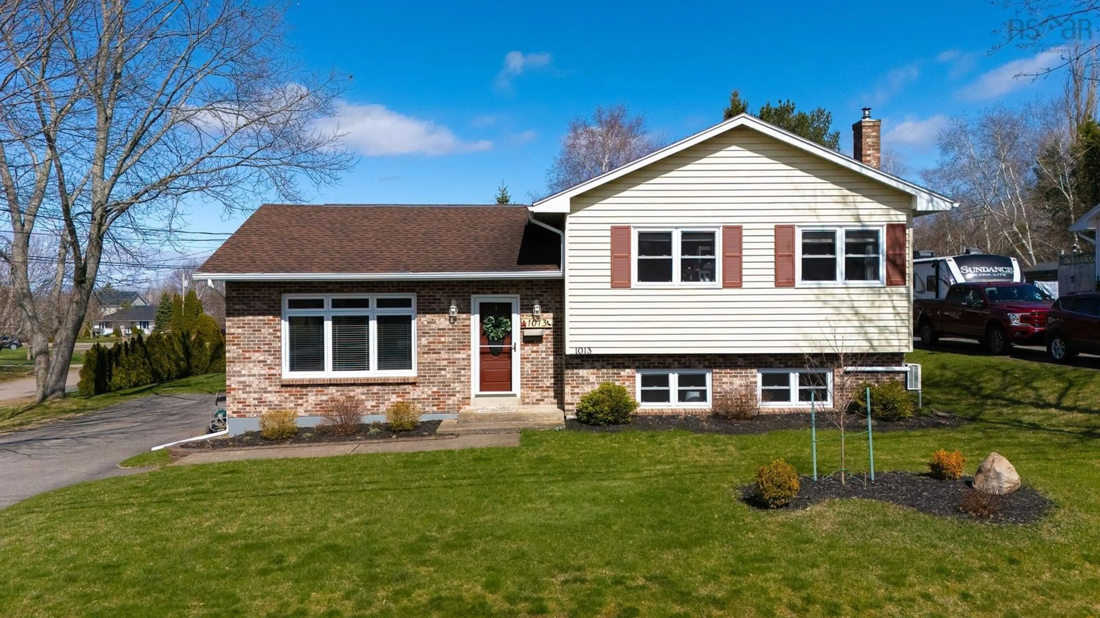 Home with vinyl exterior material, street for 1013 Country Club Blvd, New Minas Nova Scotia B4N 4W9