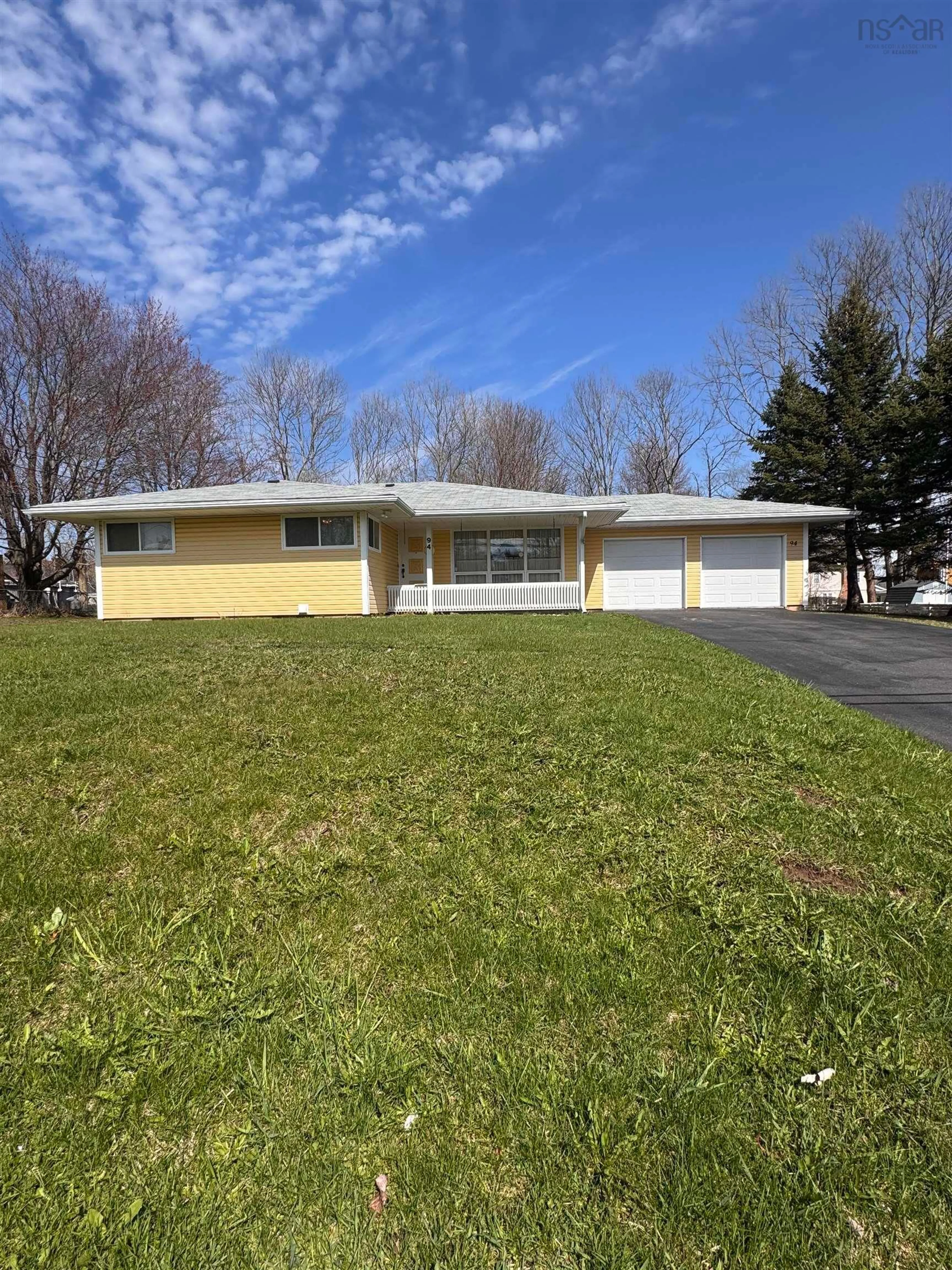 Home with vinyl exterior material, street for 94 Wellington St, Pictou Nova Scotia B0K 1H0