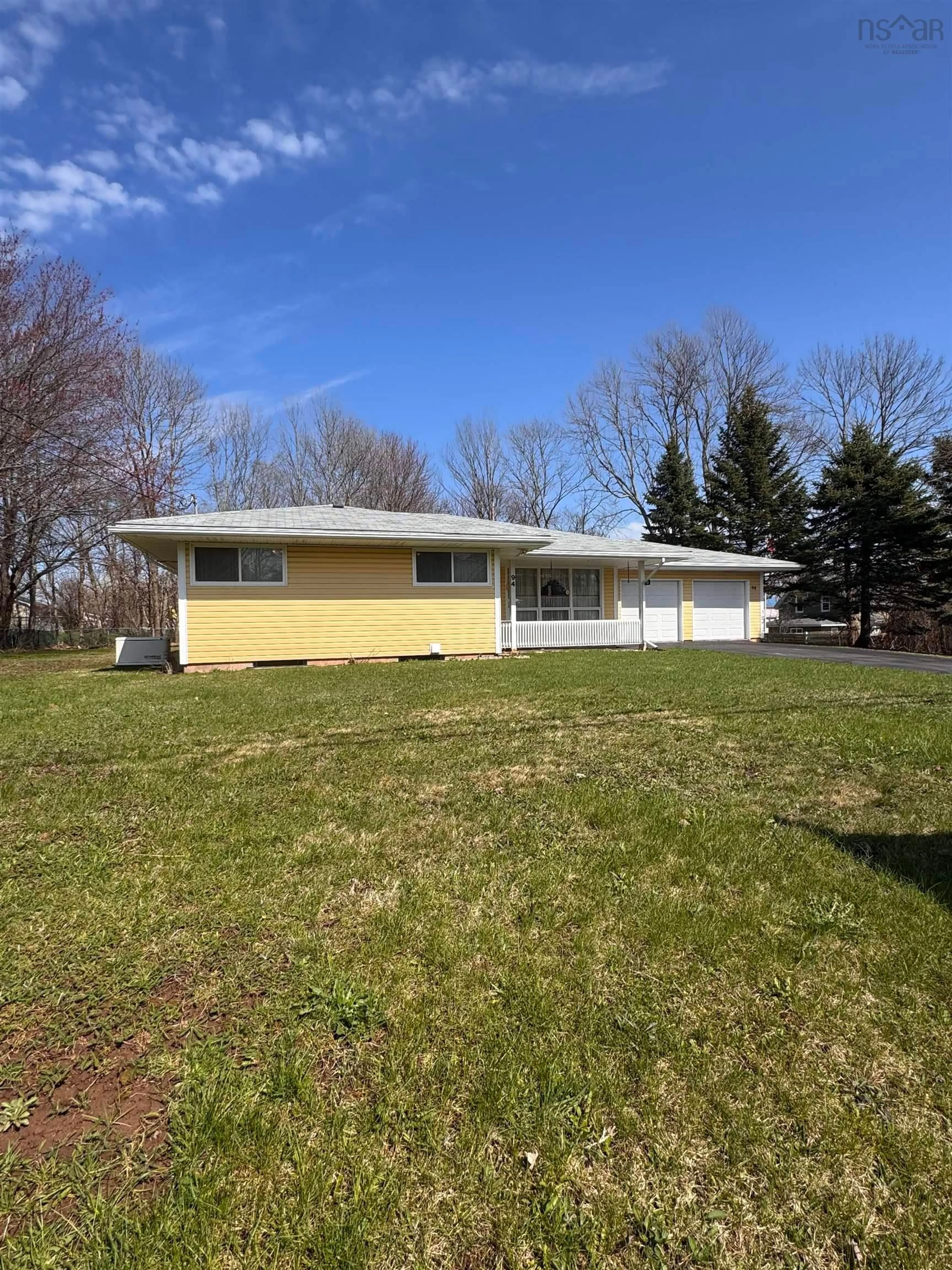 Home with vinyl exterior material, street for 94 Wellington St, Pictou Nova Scotia B0K 1H0