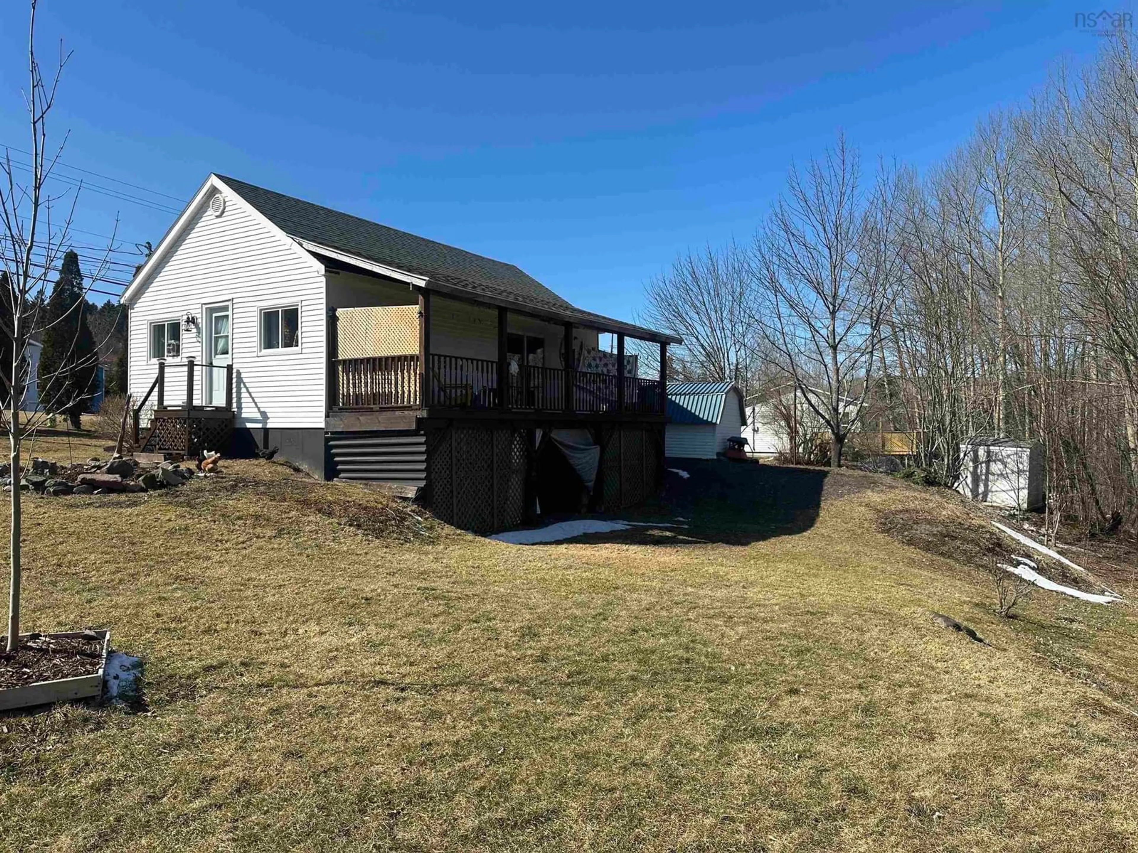 A pic from outside/outdoor area/front of a property/back of a property/a pic from drone, unknown for 288 Hattie St, Mulgrave Nova Scotia B0E 2G0
