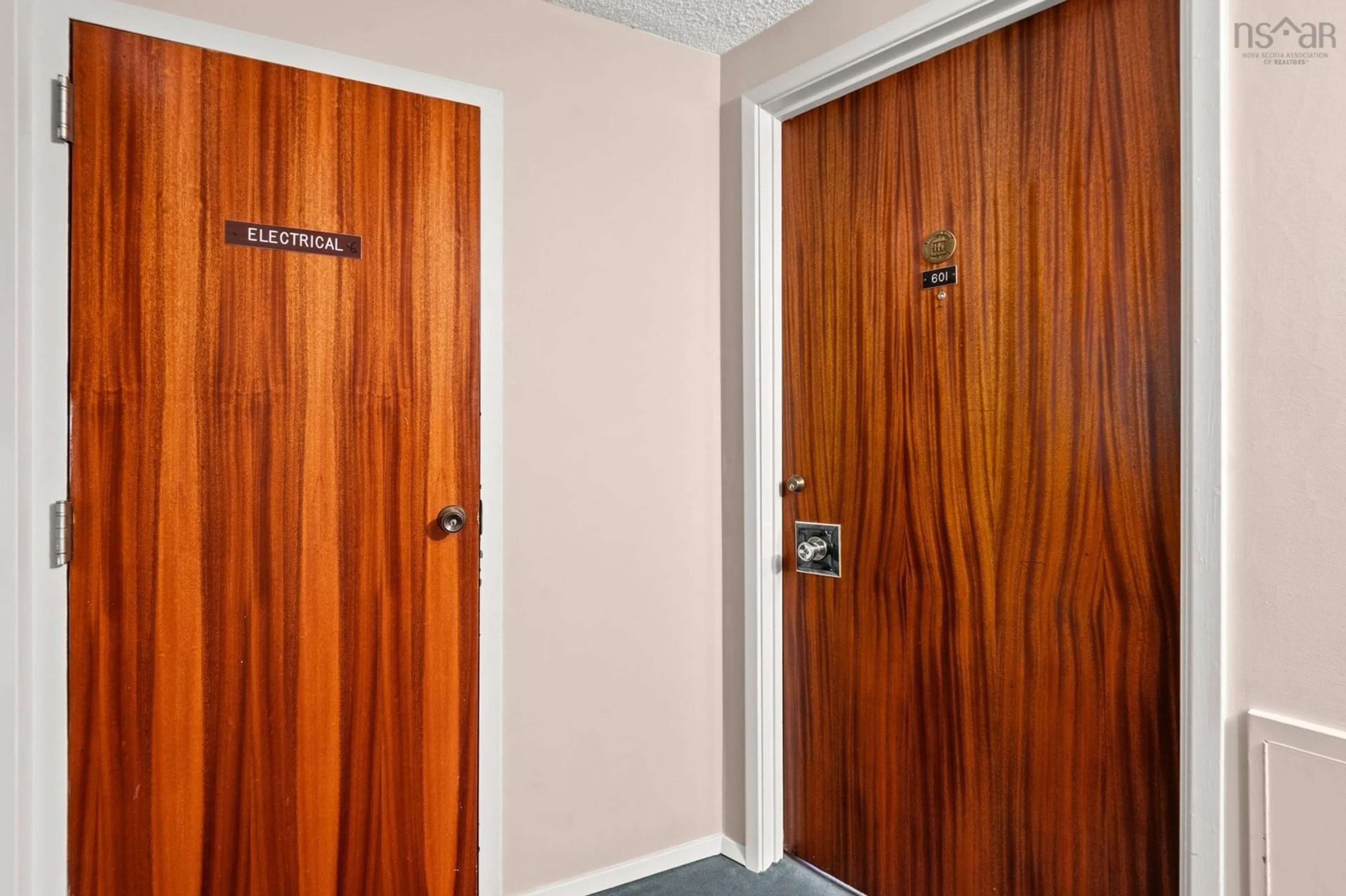 Indoor foyer for 1074 Wellington St #601, Halifax Nova Scotia B3H 2Z8