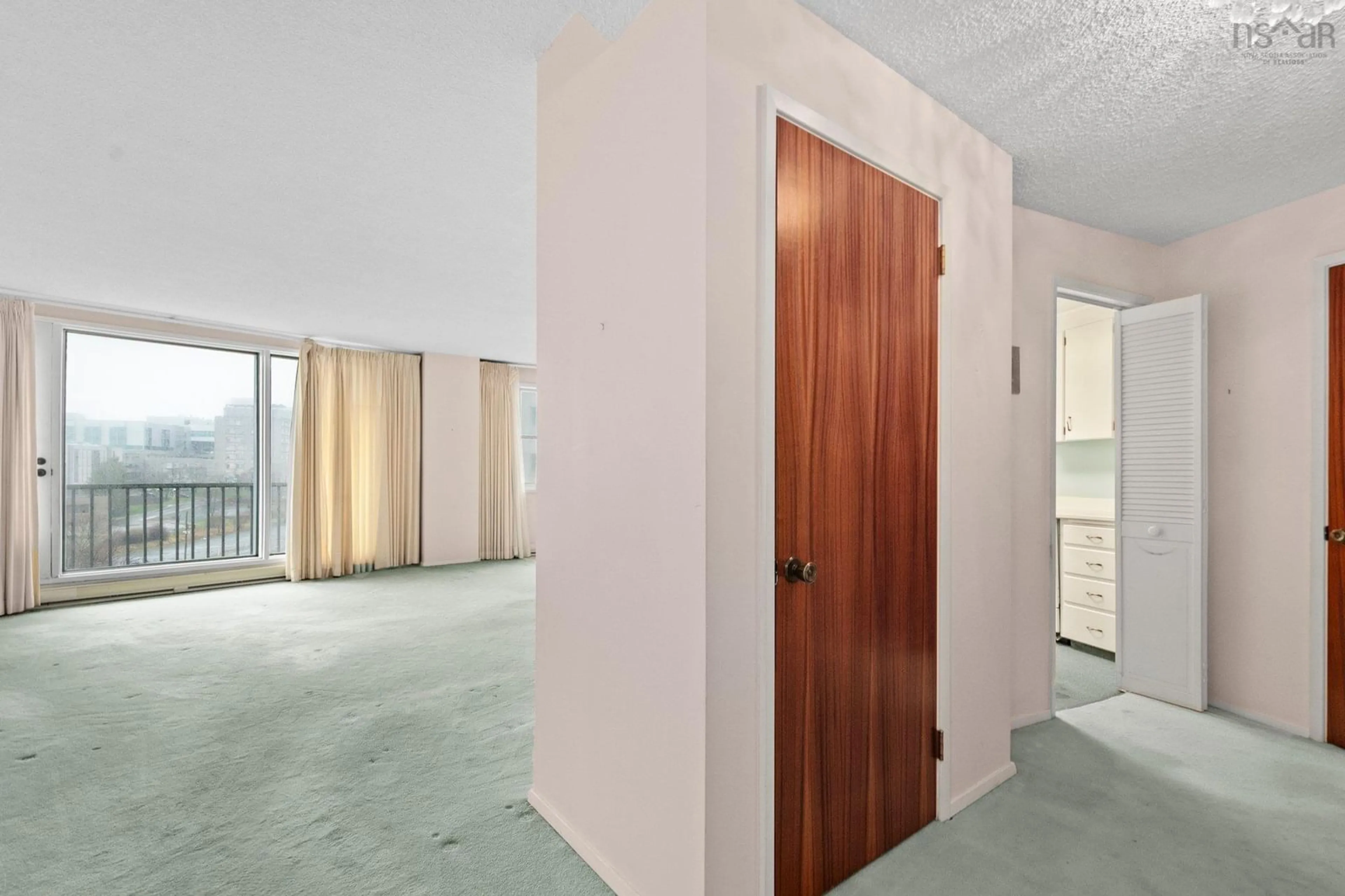 Indoor foyer for 1074 Wellington St #601, Halifax Nova Scotia B3H 2Z8
