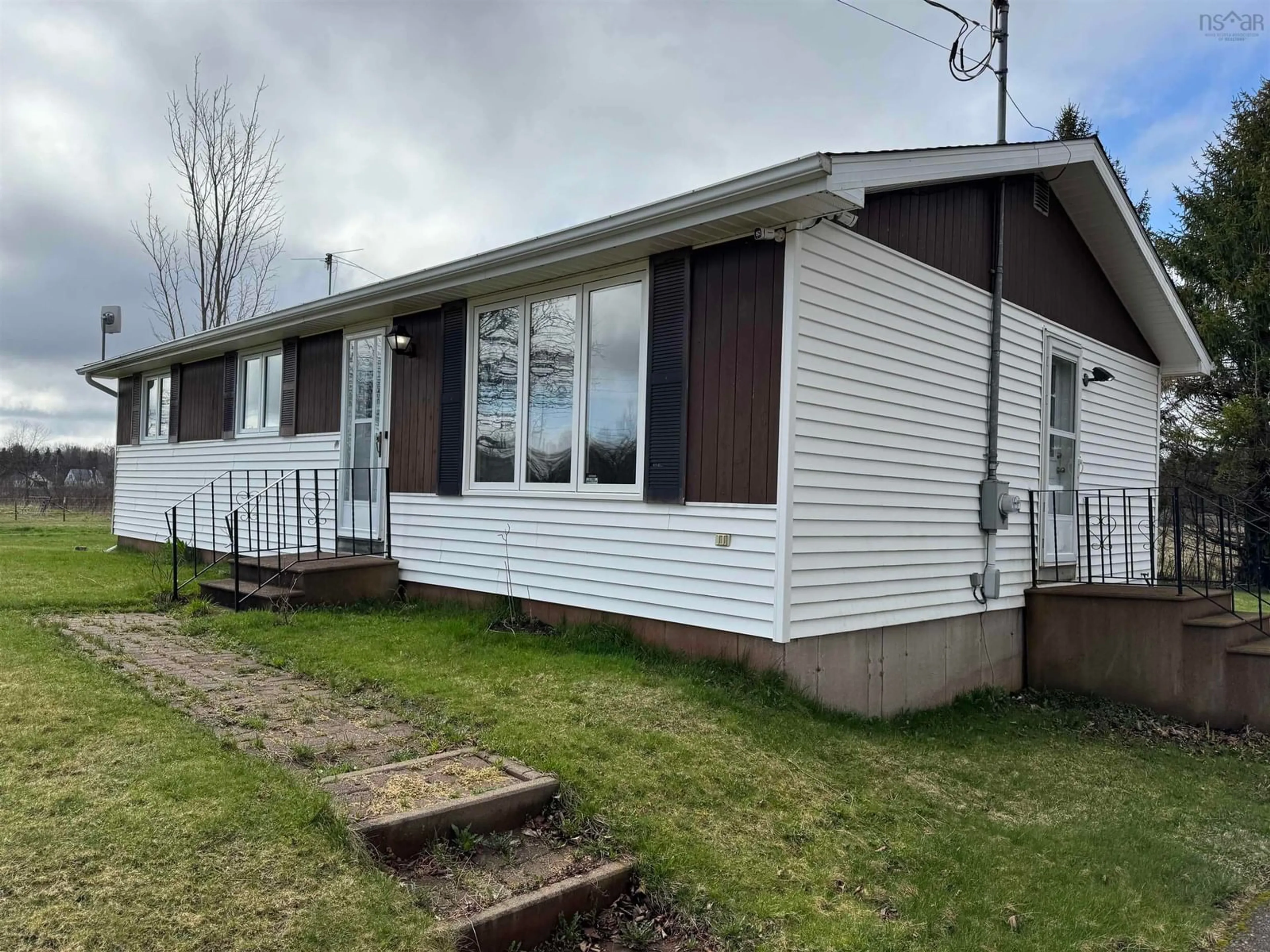 Home with vinyl exterior material, building for 161 Valley Rd, Valley Nova Scotia B6L 4M1