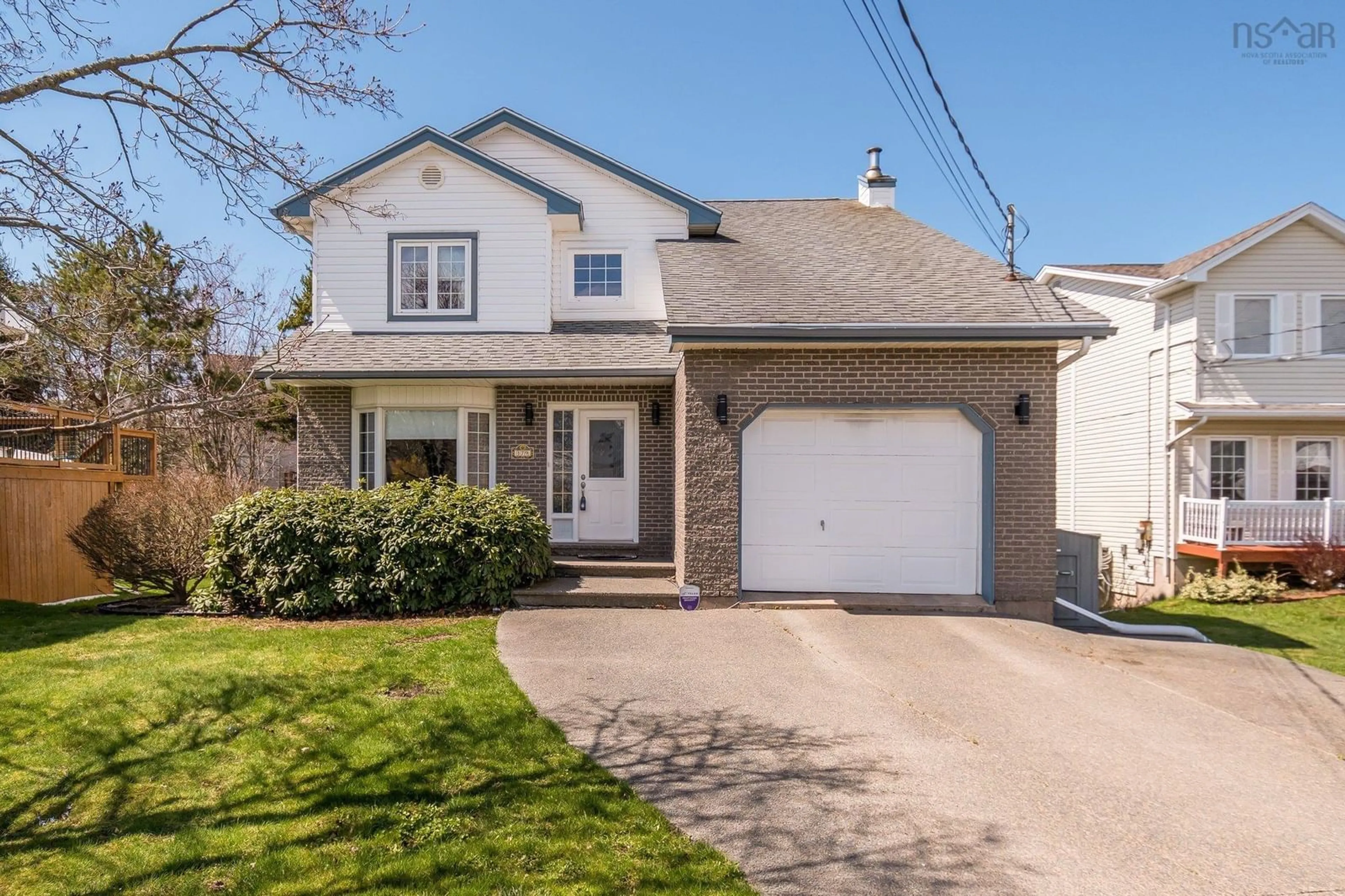 Home with vinyl exterior material, street for 179 Avenue Du Portage, Dartmouth Nova Scotia B2X 3S3