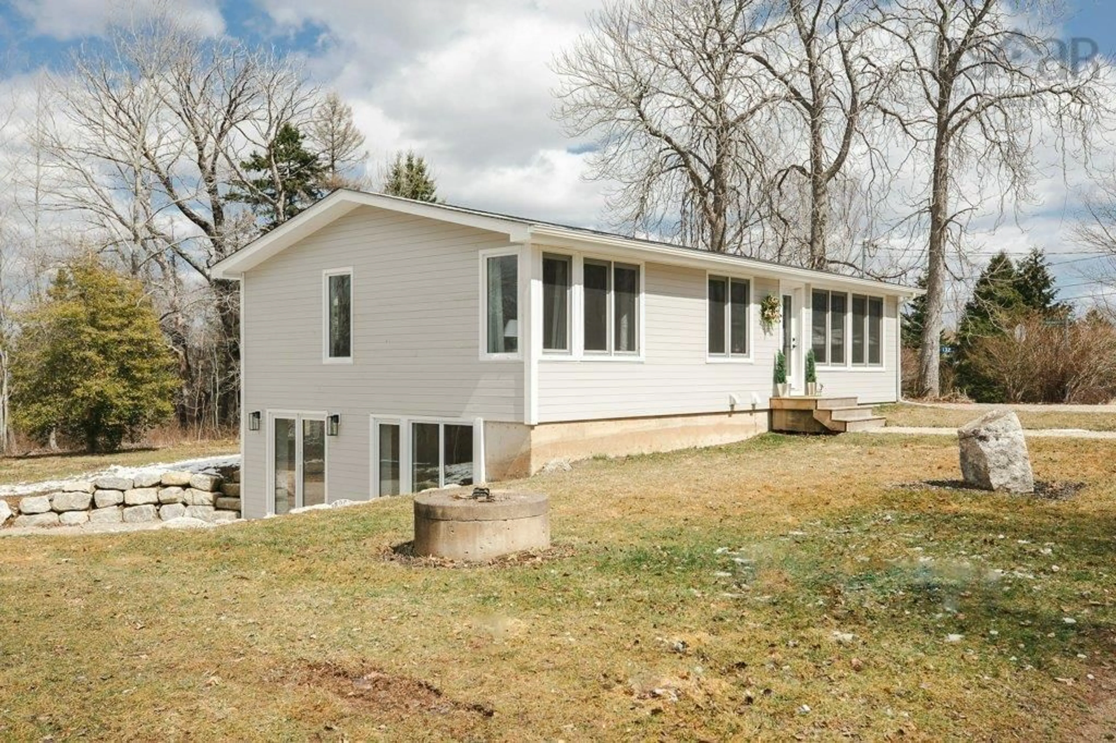 Home with vinyl exterior material, unknown for 132 Regent St, Chester Nova Scotia B0J 1J0