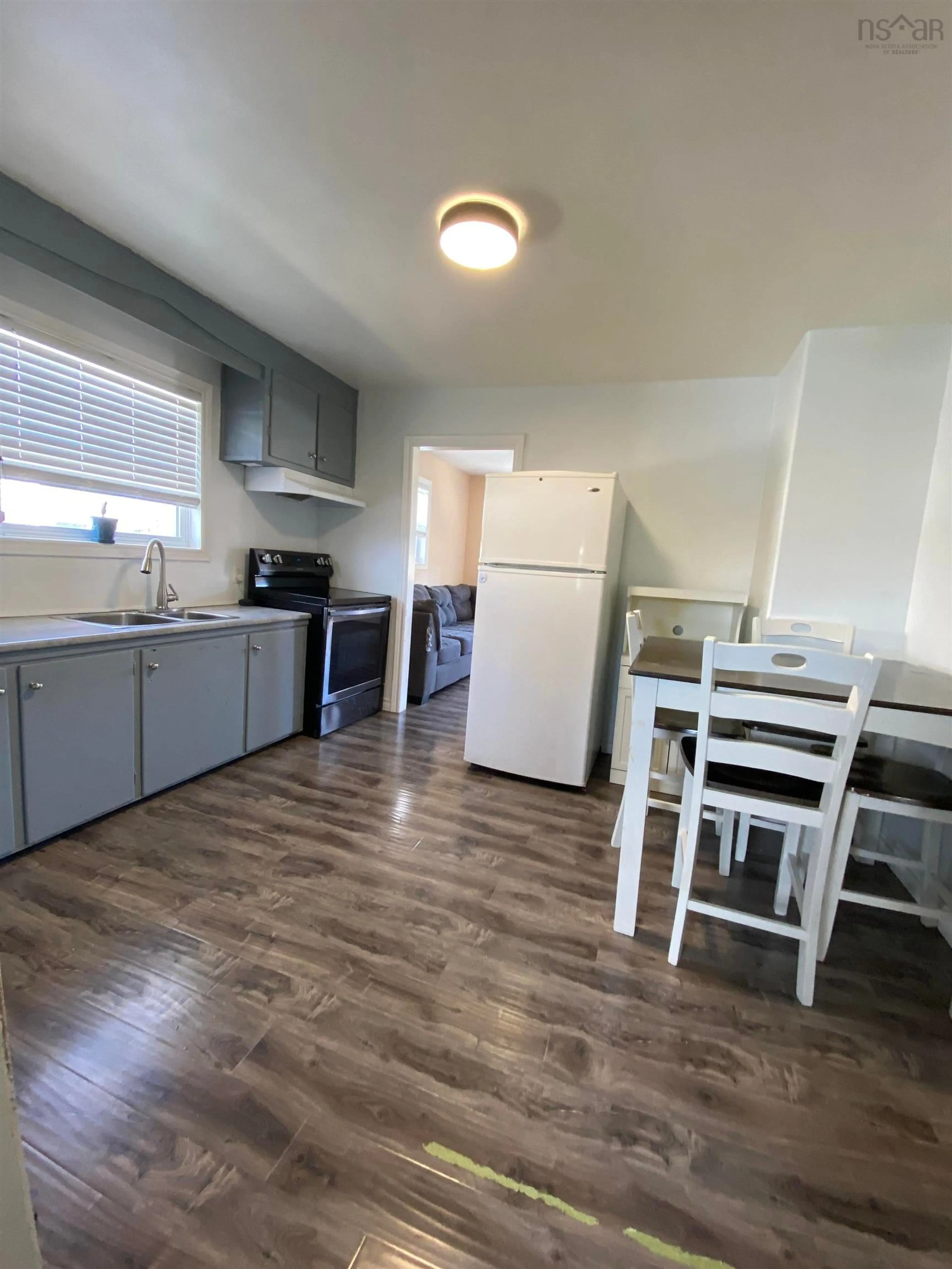 Standard kitchen, wood/laminate floor for 657 King St, New Waterford Nova Scotia B1H 3Z2