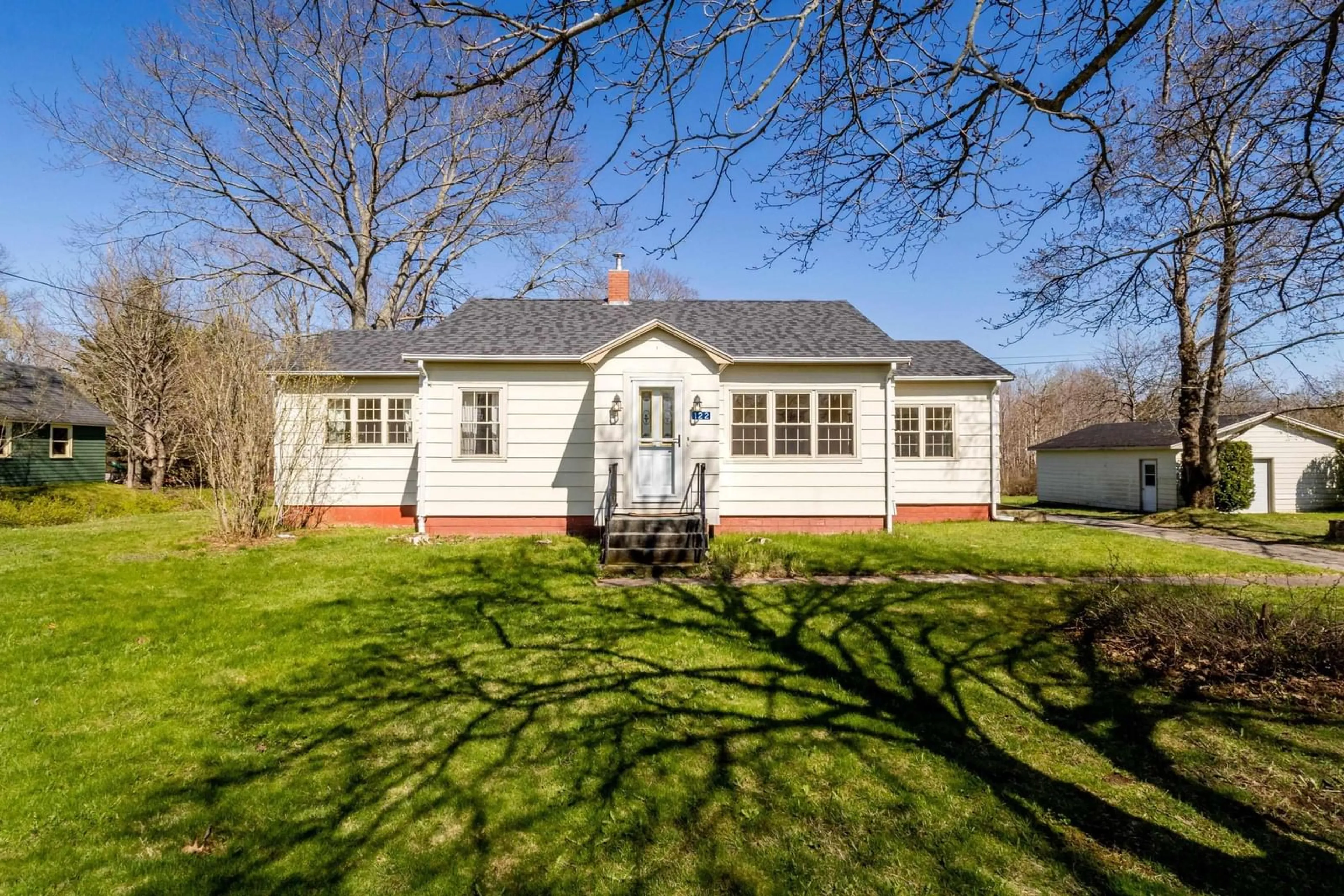 A pic from outside/outdoor area/front of a property/back of a property/a pic from drone, building for 122 Maple Ave, Berwick Nova Scotia B0P 1E0