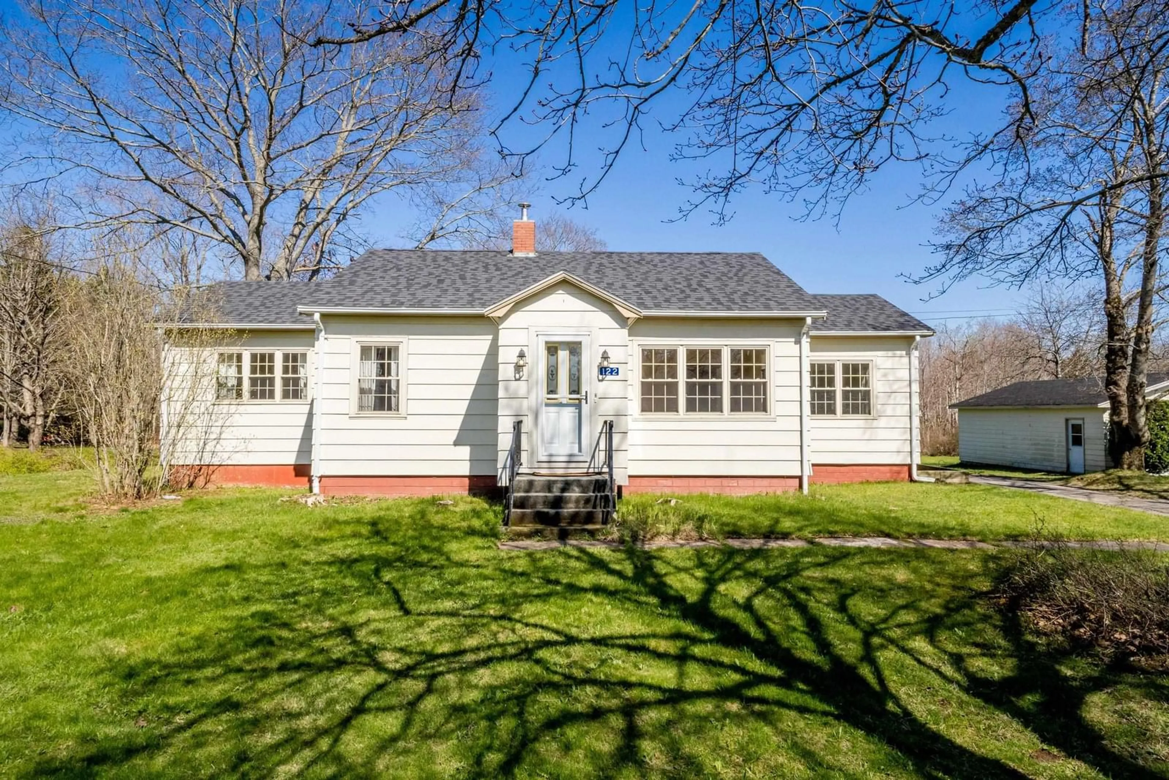 A pic from outside/outdoor area/front of a property/back of a property/a pic from drone, building for 122 Maple Ave, Berwick Nova Scotia B0P 1E0