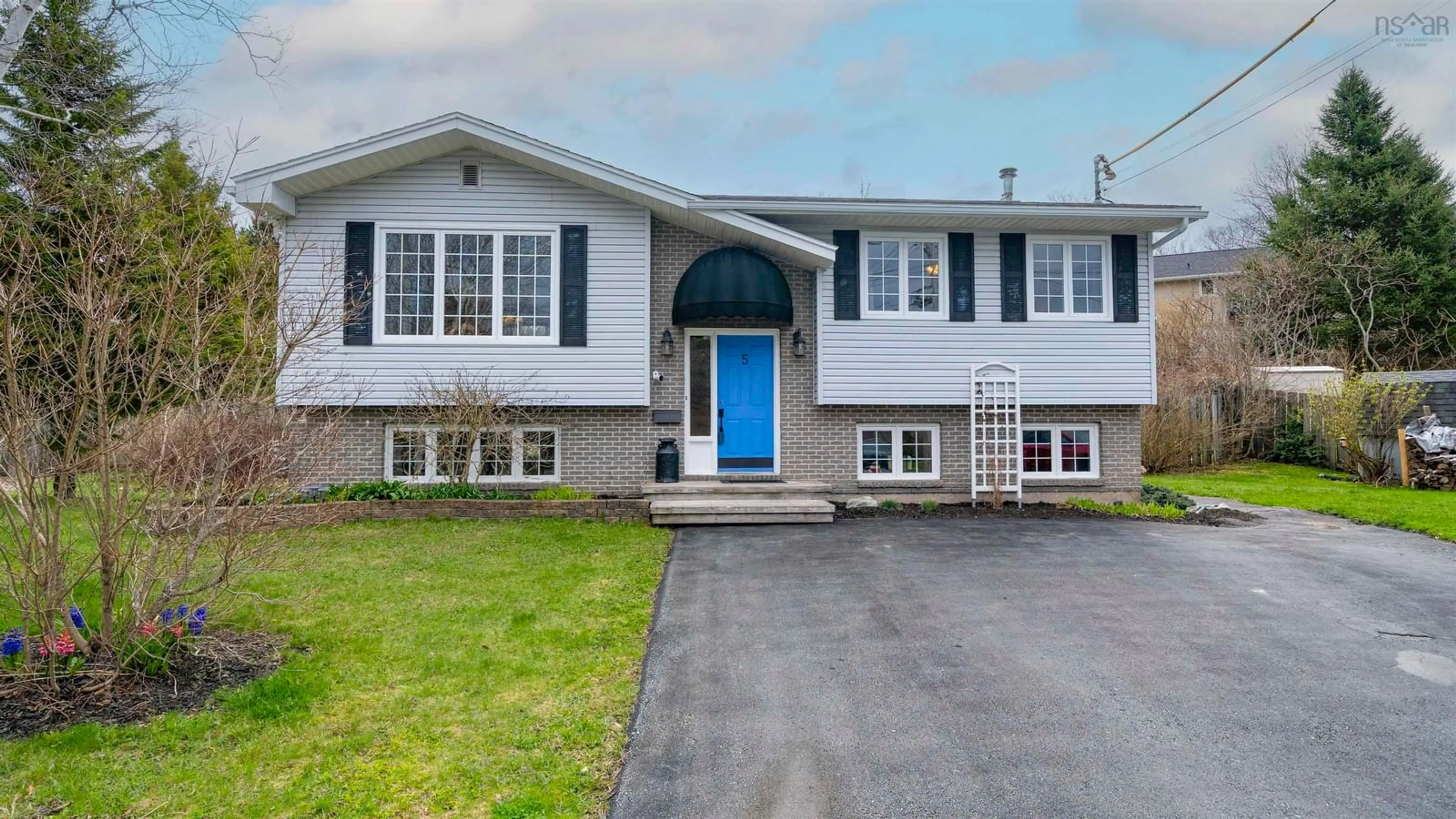 Home with vinyl exterior material, street for 5 Rocklin Crt, Dartmouth Nova Scotia B2X 3R6