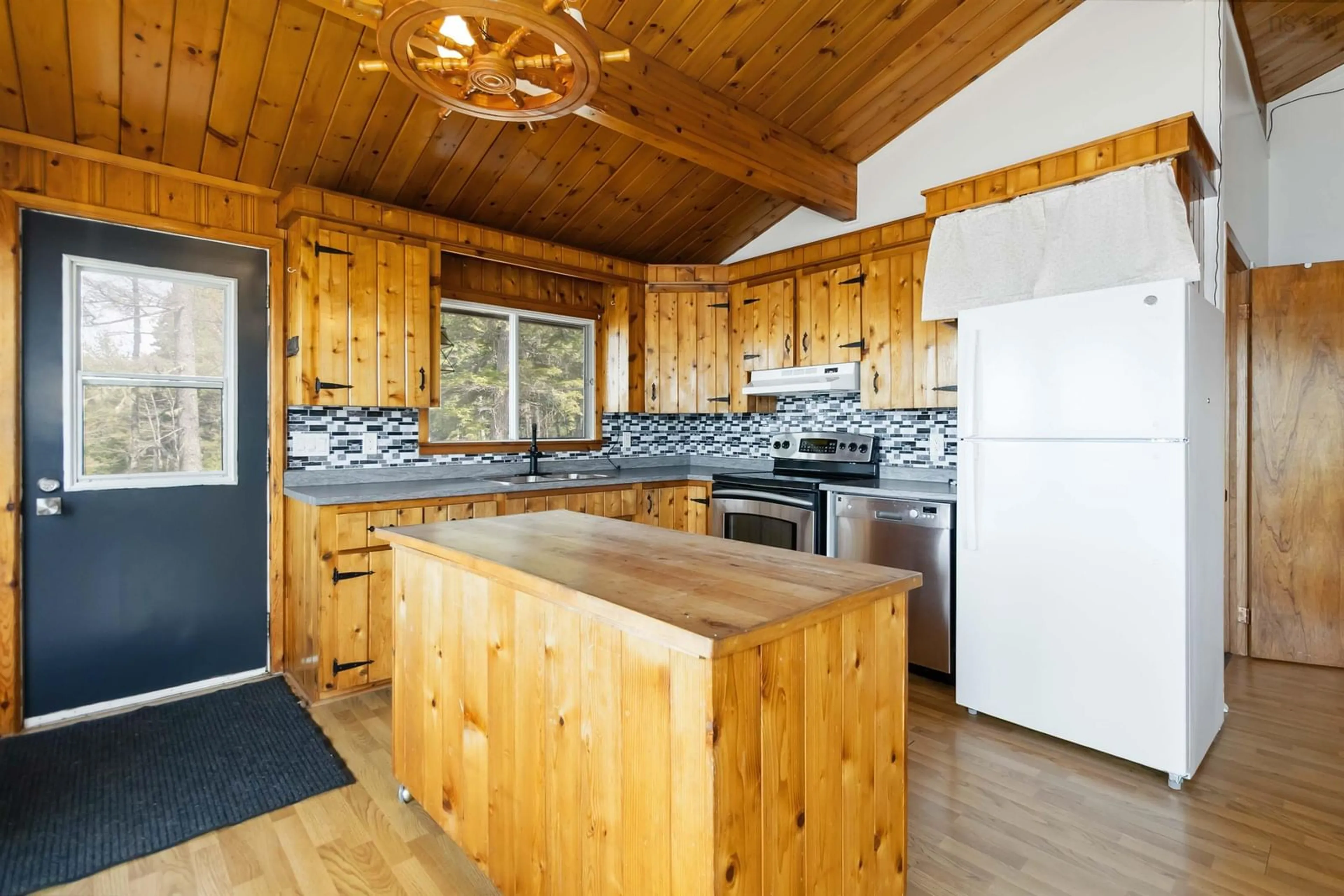 Open concept kitchen, wood/laminate floor for 158 Zwicker Dr, Parkdale Nova Scotia B0R 1A0
