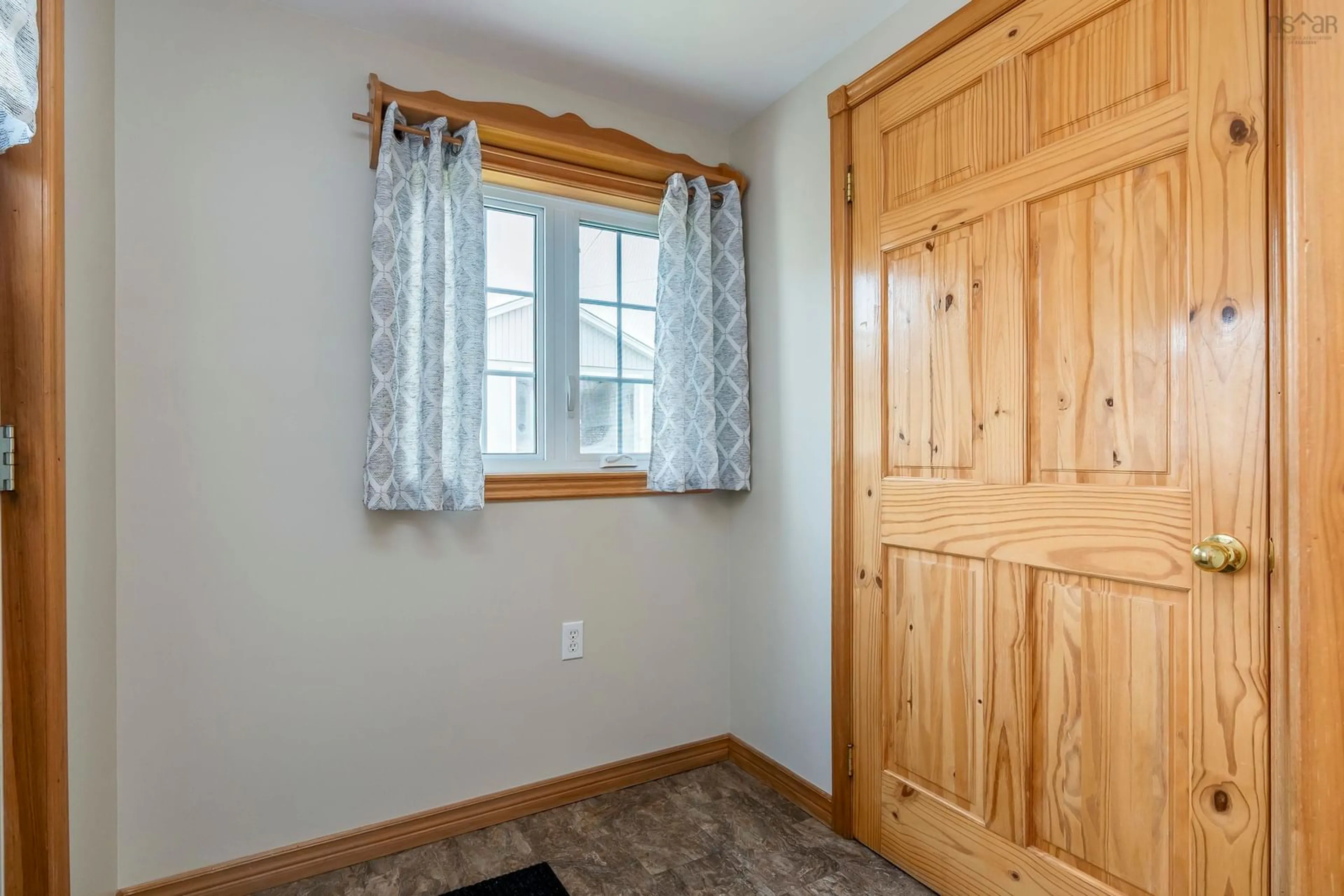 Indoor entryway for 5104 Shore Rd, Parkers Cove Nova Scotia B0S 1A0