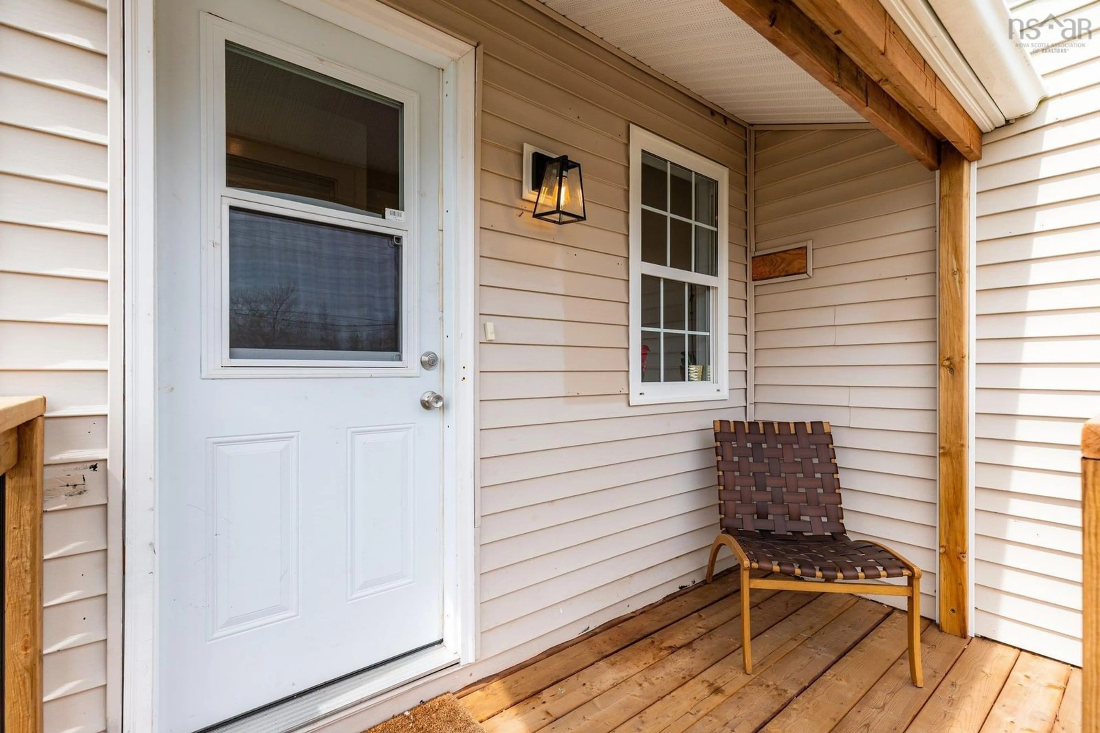 Indoor entryway for 1308 Highway 2, Lantz Nova Scotia B2S 1Y8