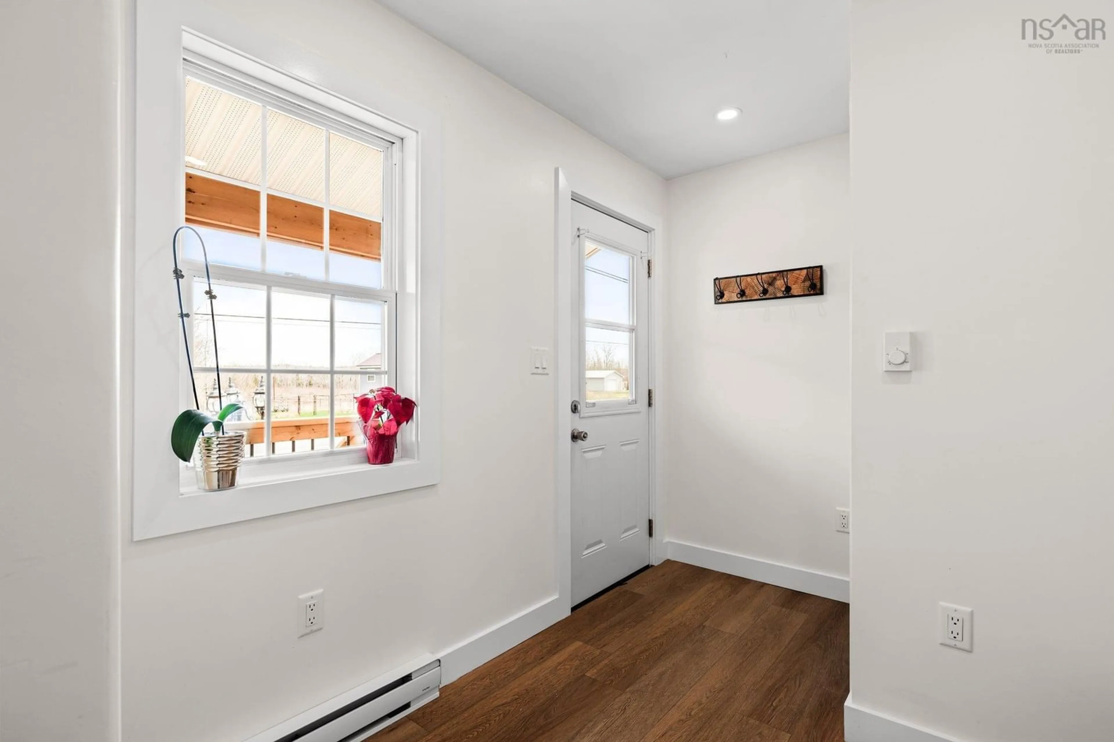 Indoor entryway for 1308 Highway 2 Hwy, Lantz Nova Scotia B2S 1Y8