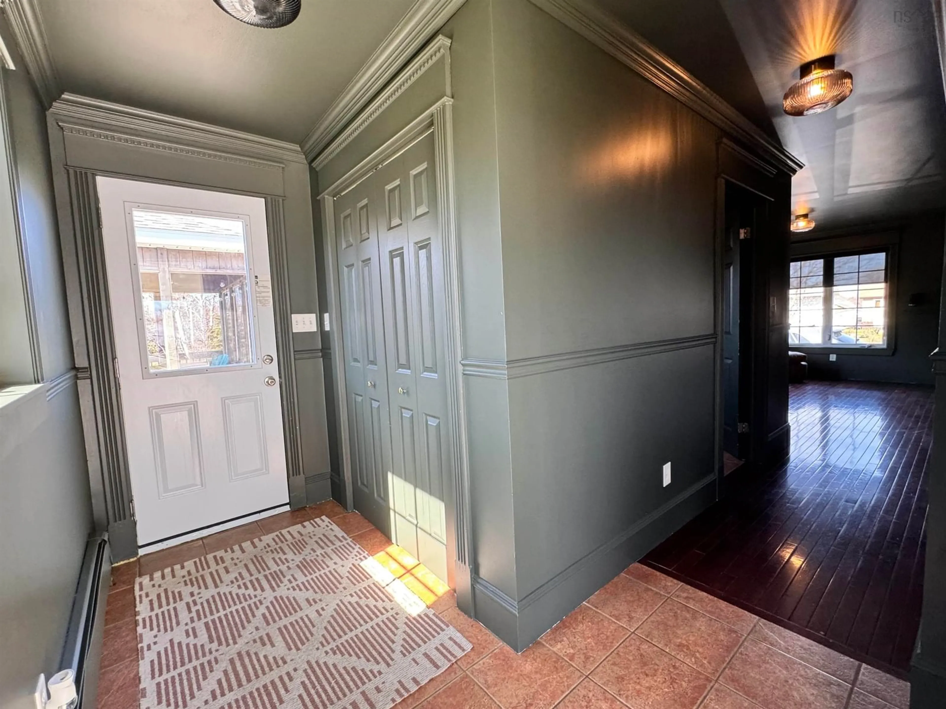 Indoor entryway for 164 Maple Ave, Glace Bay Nova Scotia B1A 3J1