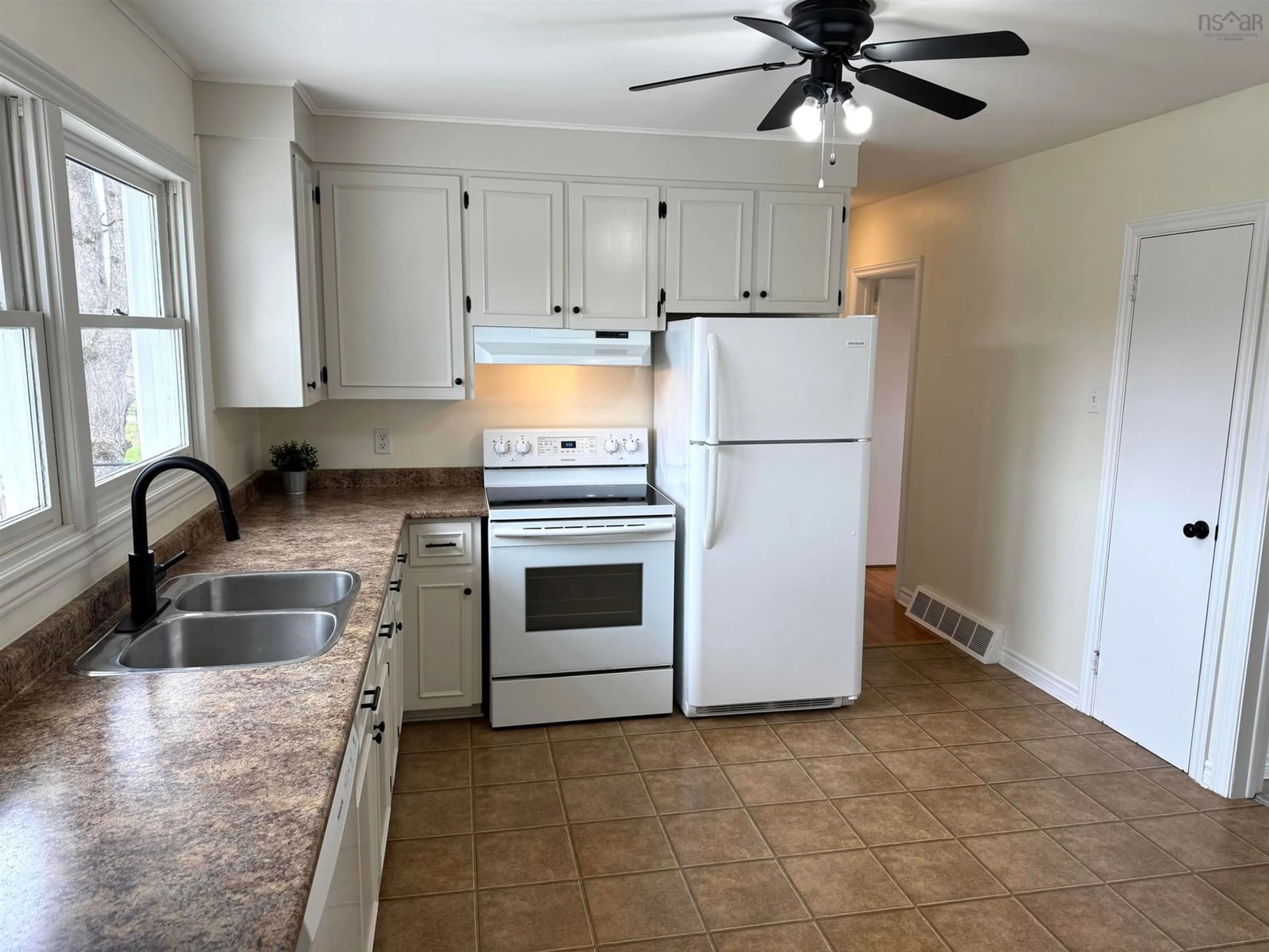 Standard kitchen, unknown for 401 Birch St, New Glasgow Nova Scotia B2H 1X8