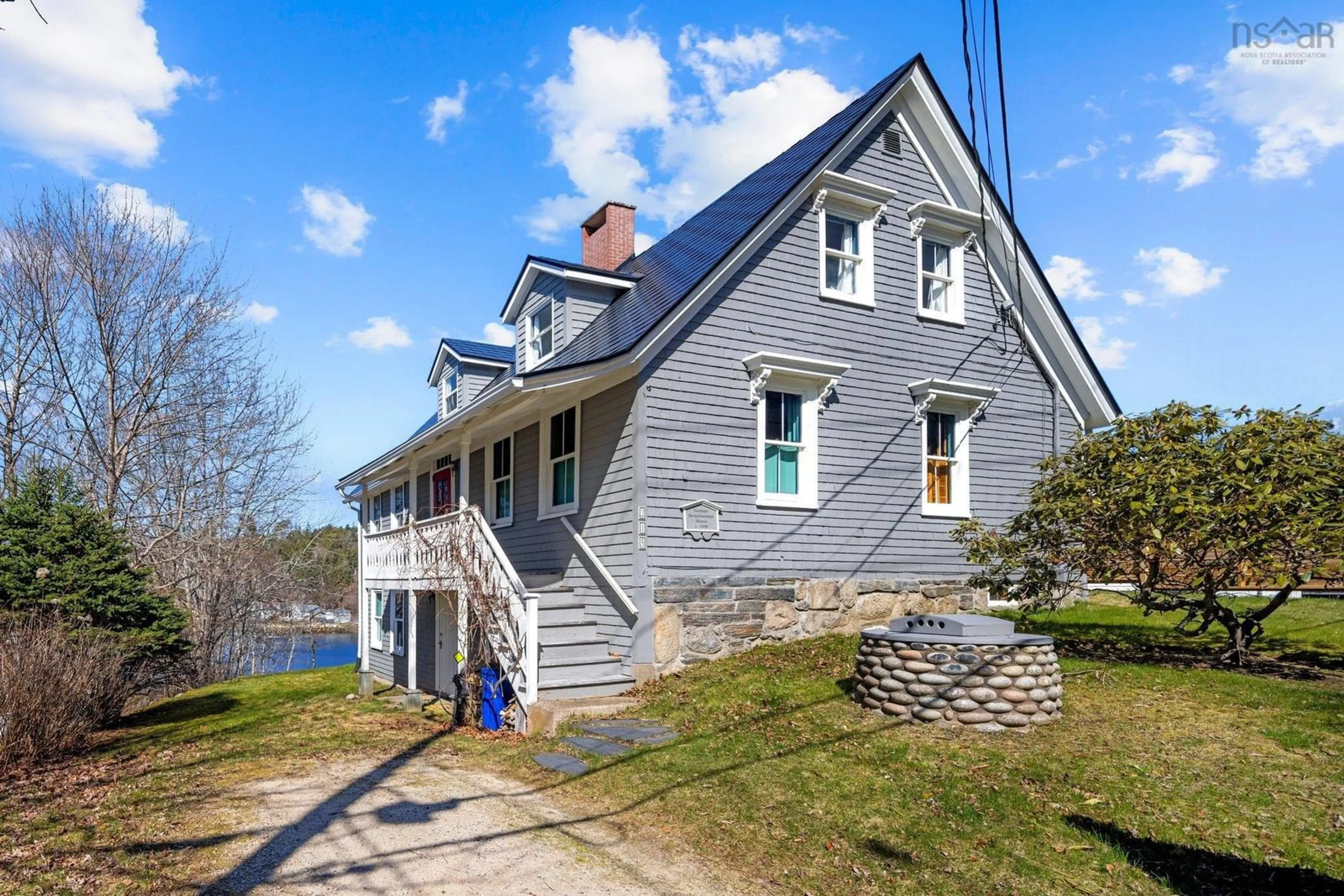 A pic from outside/outdoor area/front of a property/back of a property/a pic from drone, street for 215 Victoria St, Chester Nova Scotia B0J 1J0