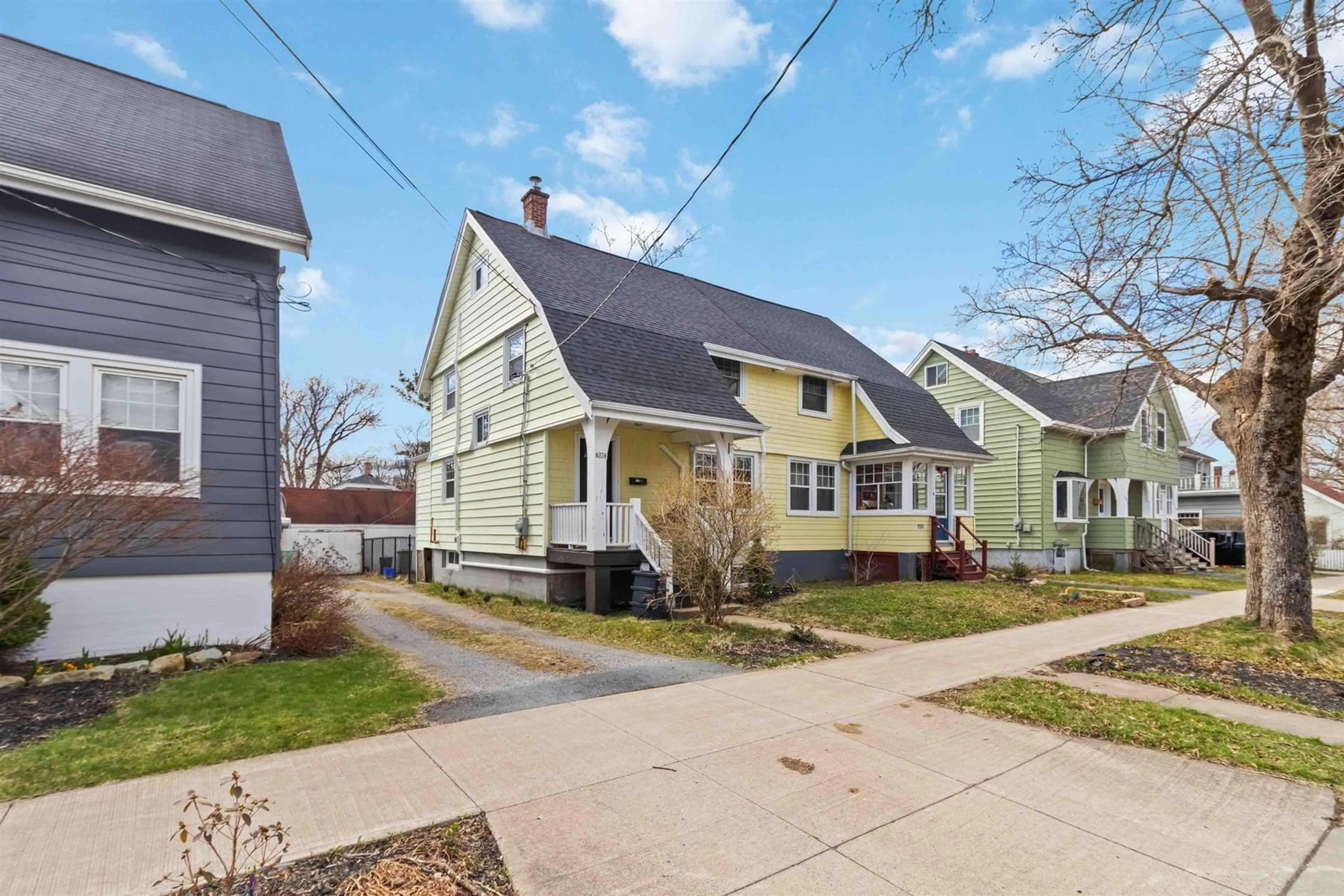 A pic from outside/outdoor area/front of a property/back of a property/a pic from drone, street for 6374 Summit St, Halifax Nova Scotia B3L 1R9