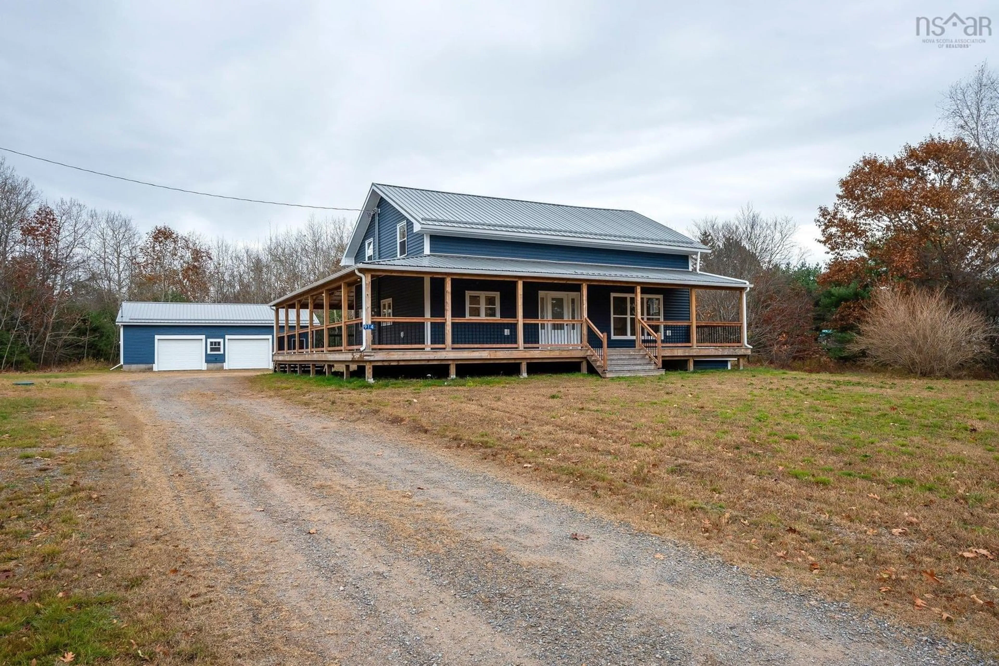 A pic from outside/outdoor area/front of a property/back of a property/a pic from drone, building for 914 Maple Ave, Aylesford Nova Scotia B0P 1C0
