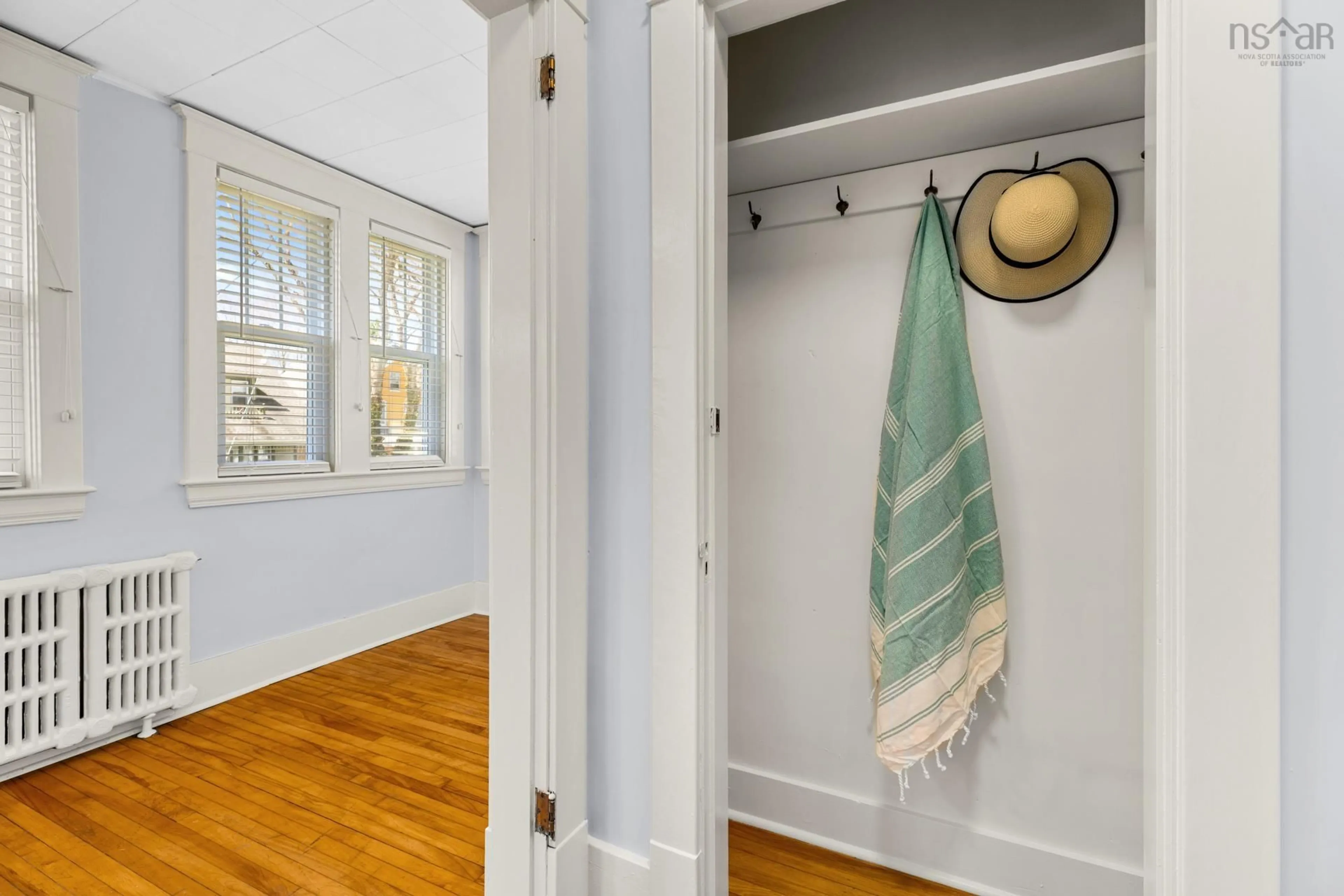 Indoor entryway for 1593 Preston St, Halifax Nova Scotia B3H 3T9