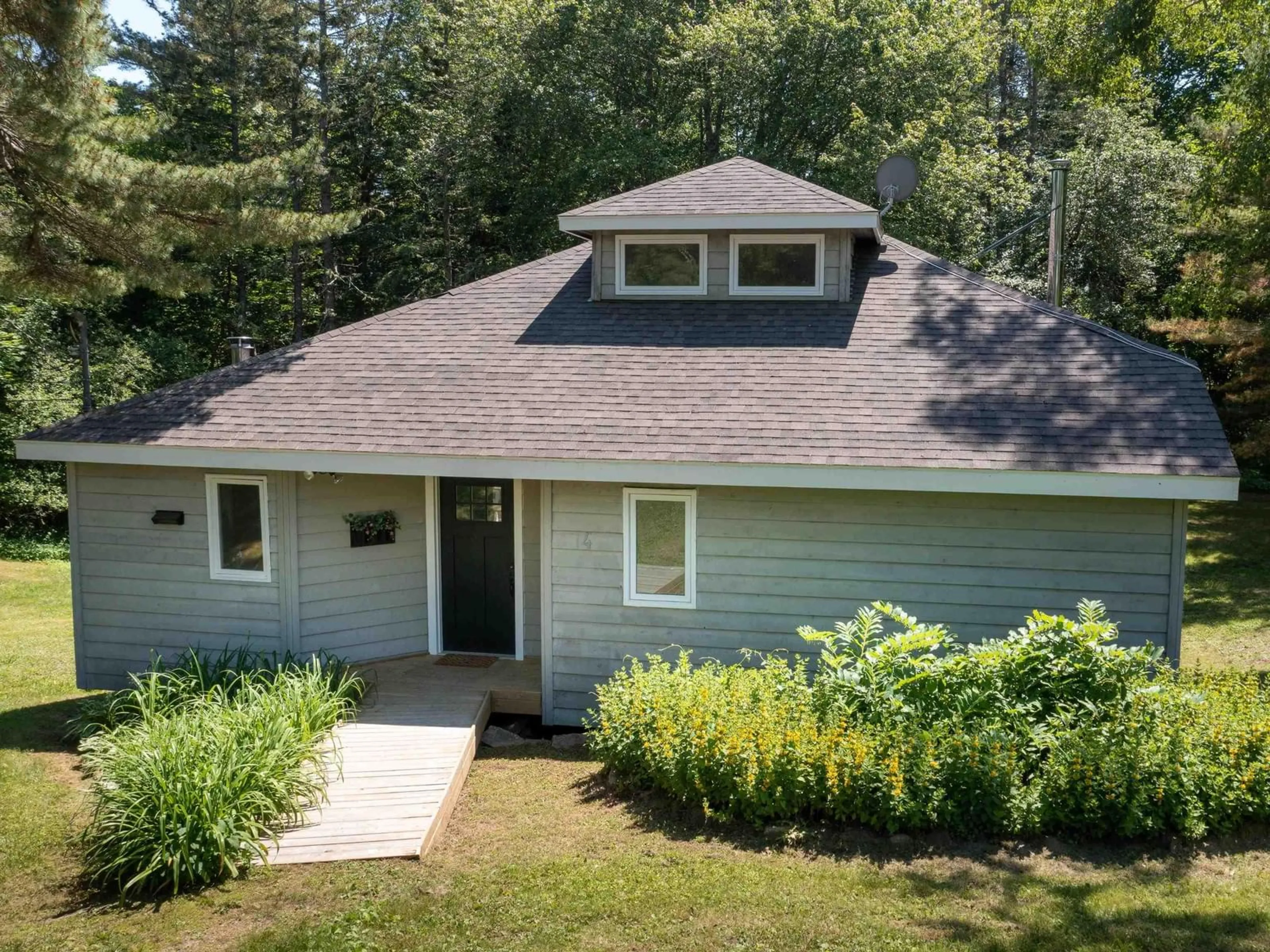 A pic from outside/outdoor area/front of a property/back of a property/a pic from drone, unknown for 4 Wilson Dr, Chester Nova Scotia B0J 1J0