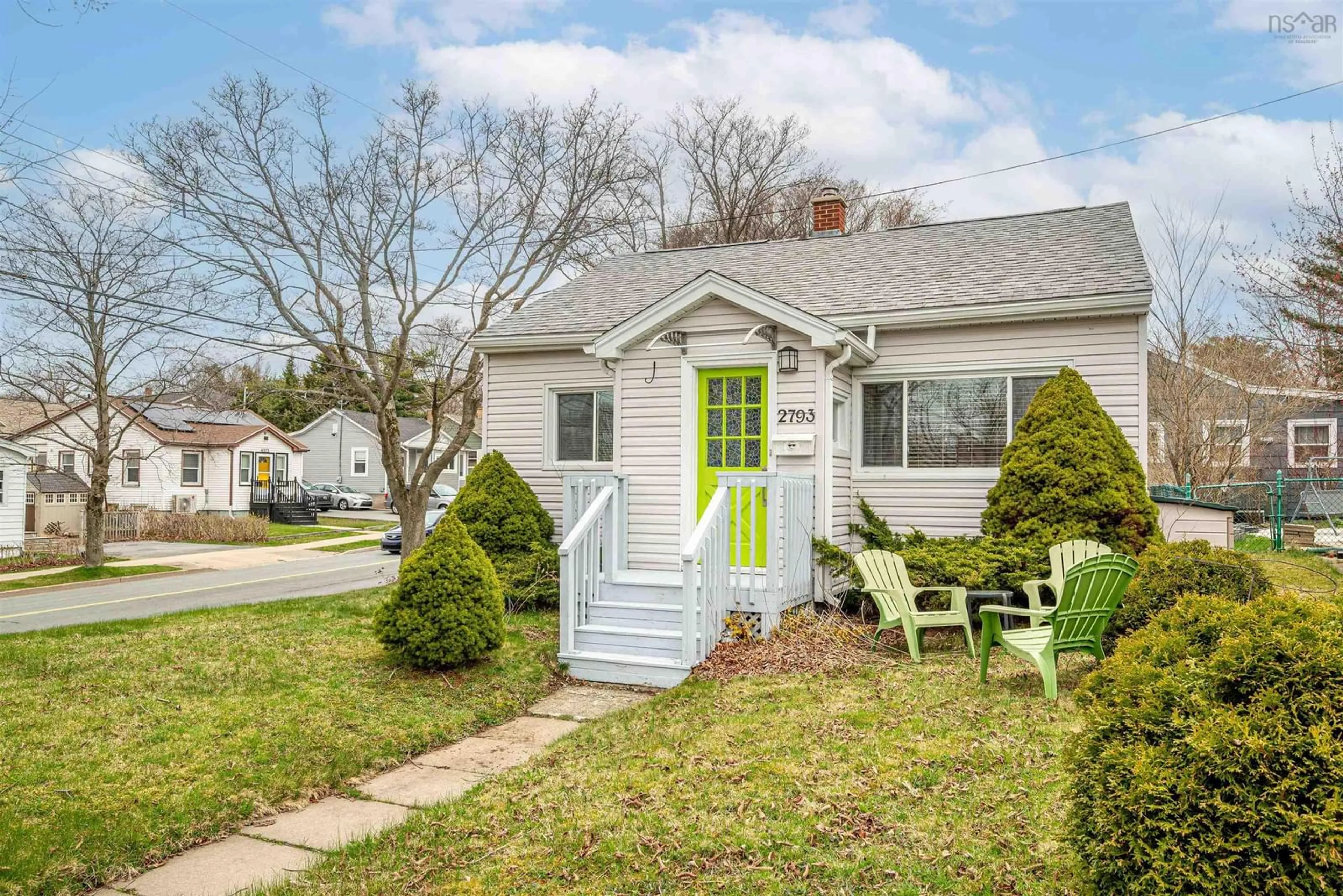 Home with vinyl exterior material, street for 2793 Connaught Ave, Halifax Nova Scotia B3L 2Z8