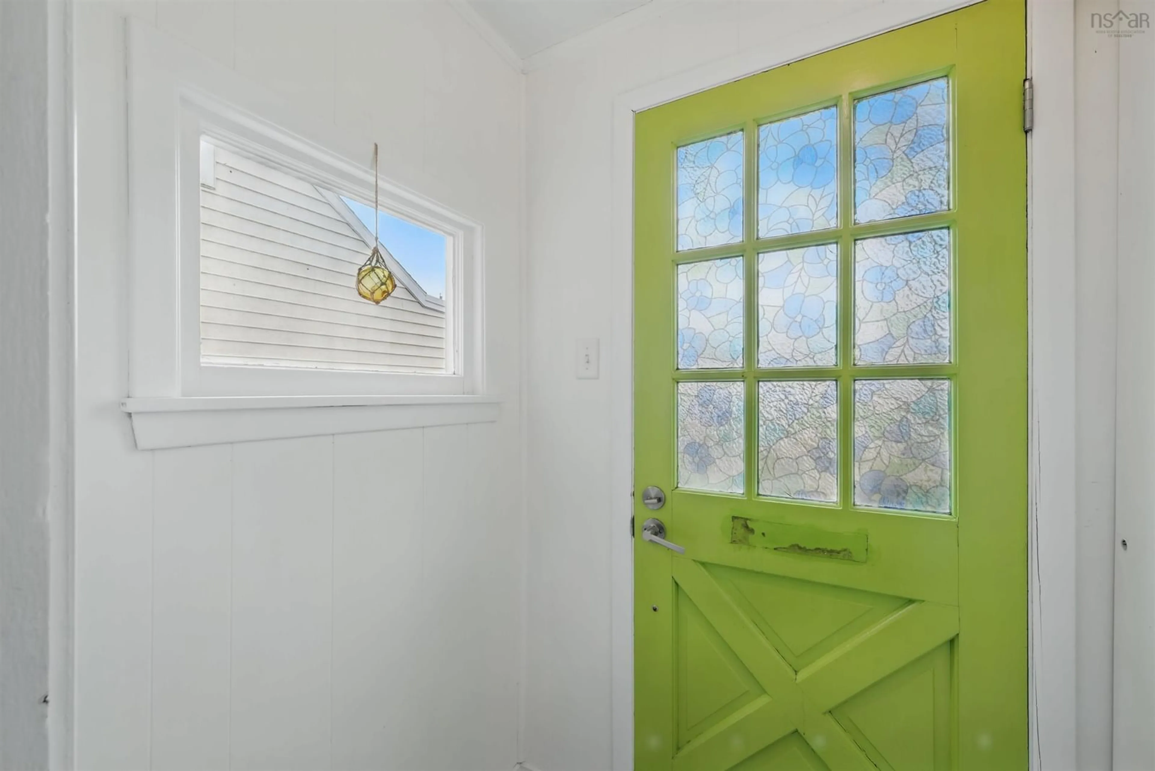 Indoor entryway for 2793 Connaught Ave, Halifax Nova Scotia B3L 2Z8