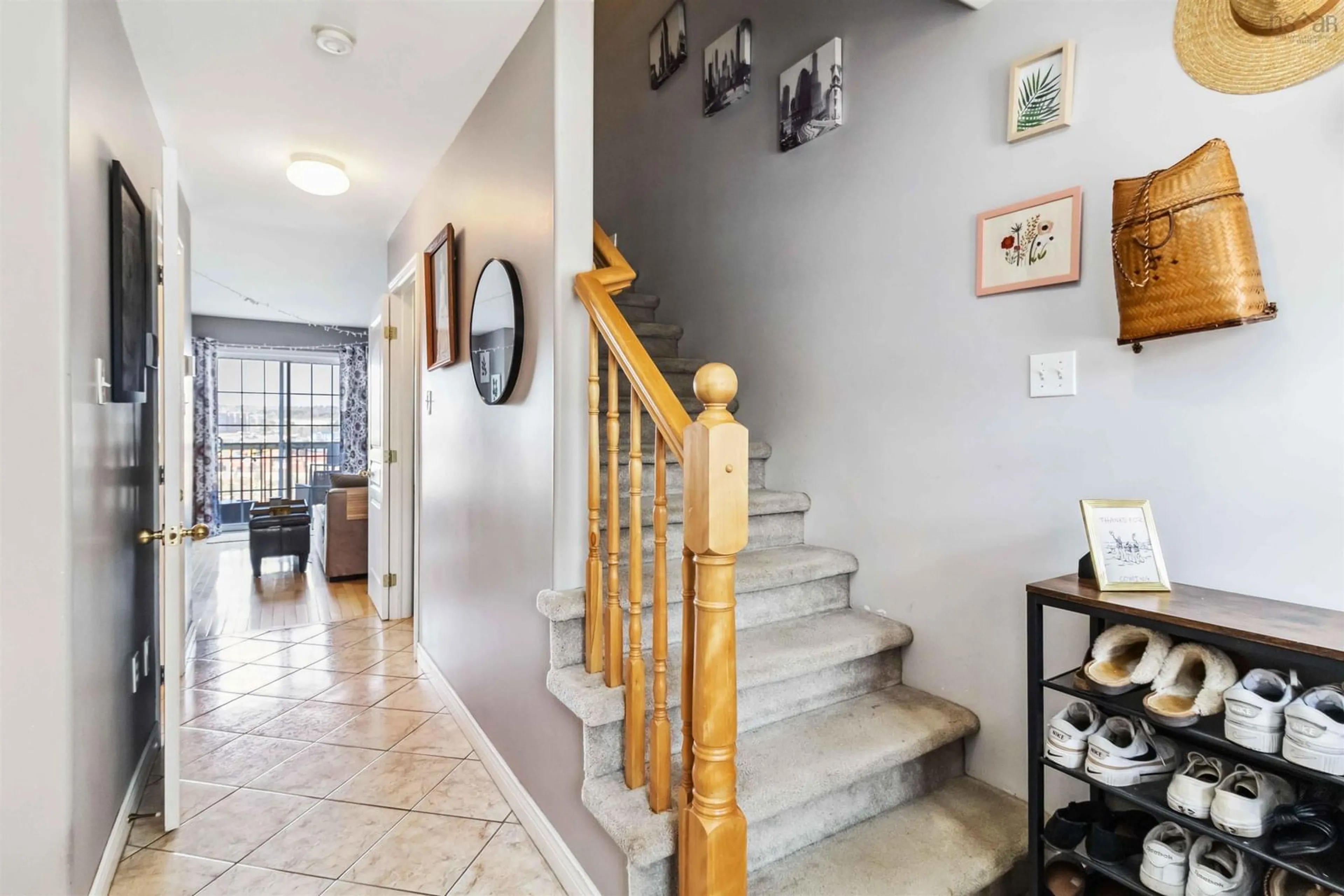Indoor foyer for 3782 Memorial Dr, Halifax Nova Scotia B3K 6R6