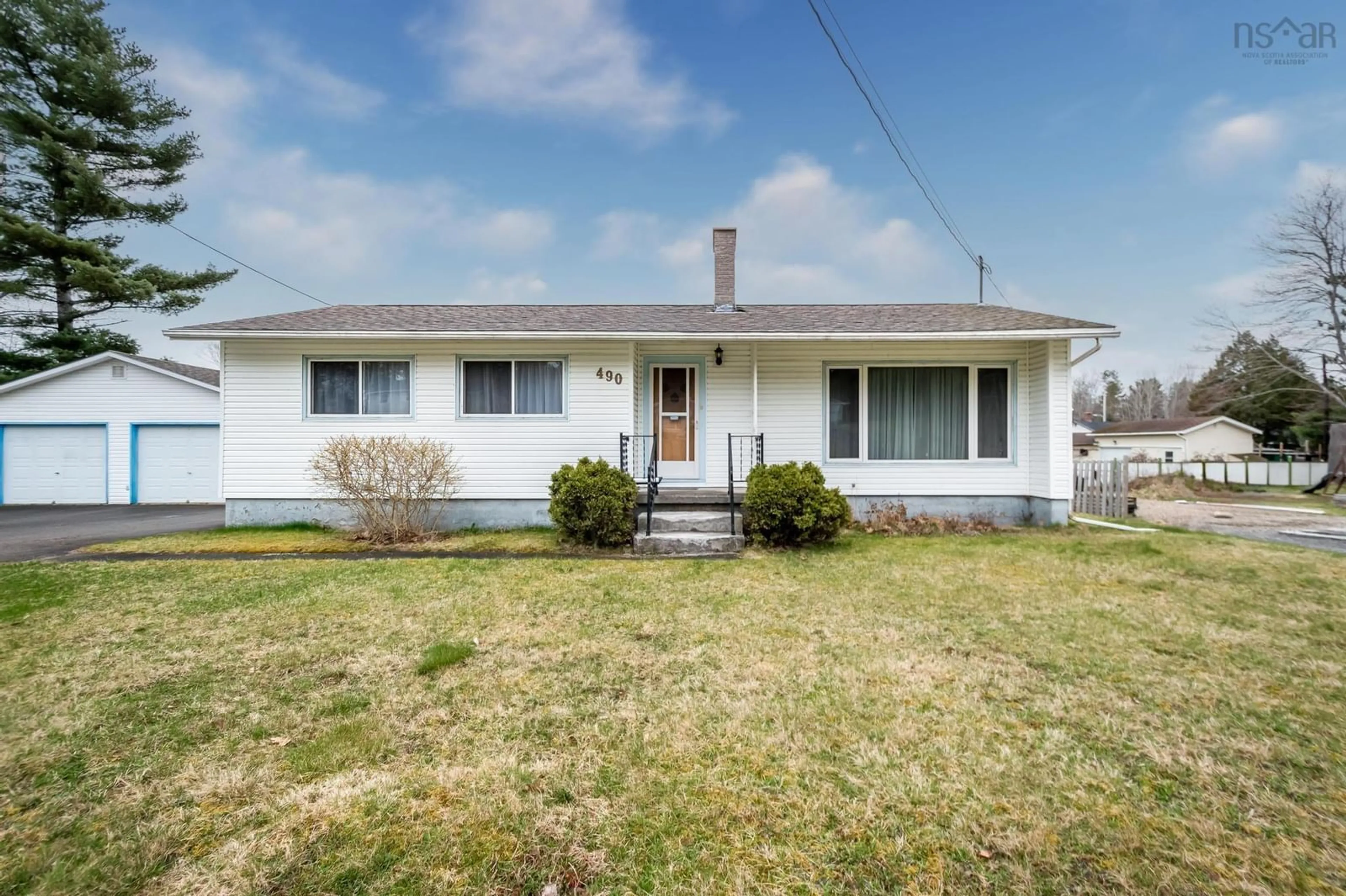Home with vinyl exterior material, street for 490 Pine Ridge Ave, Kingston Nova Scotia B0P 1R0