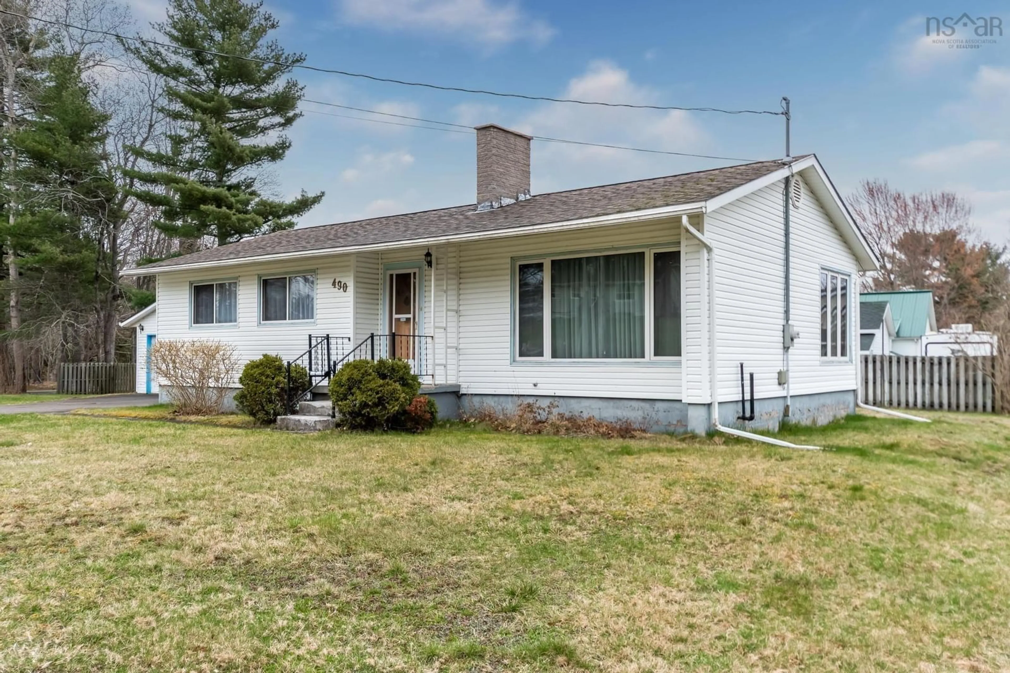 Home with vinyl exterior material, street for 490 Pine Ridge Ave, Kingston Nova Scotia B0P 1R0