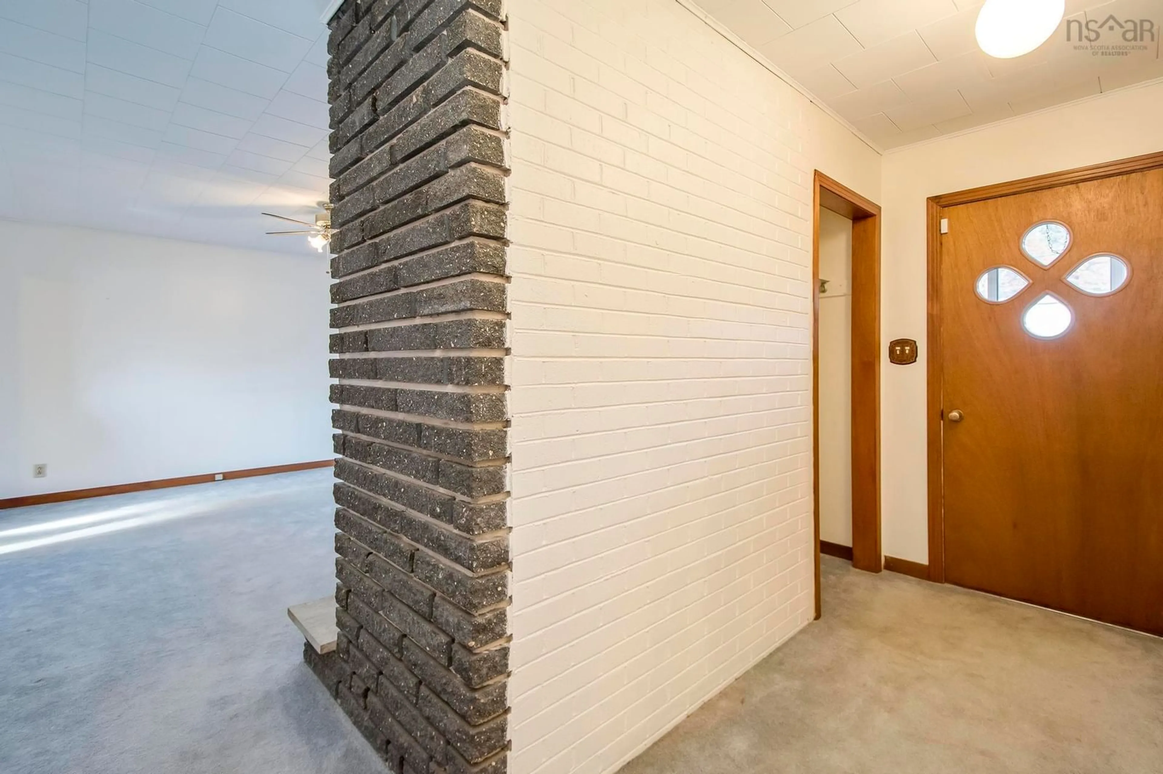 Indoor foyer for 490 Pine Ridge Ave, Kingston Nova Scotia B0P 1R0