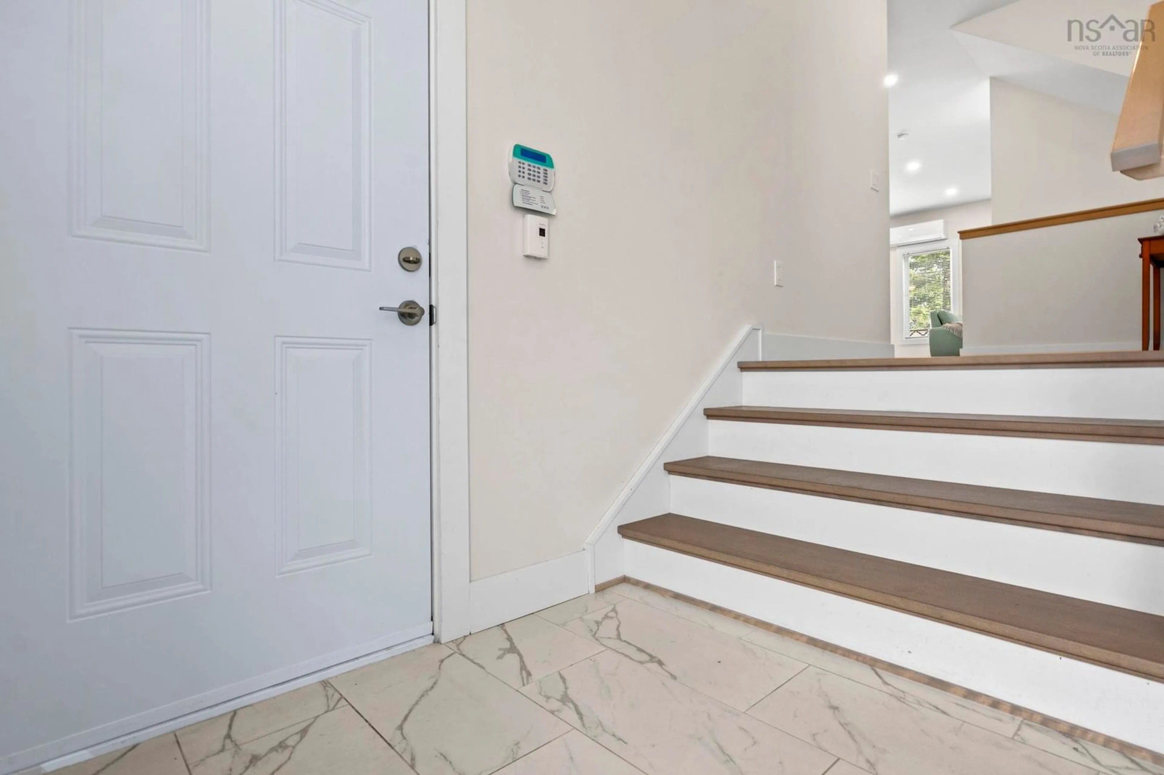Indoor entryway for 7 Lew Cres, Lantz Nova Scotia B2S 0H9