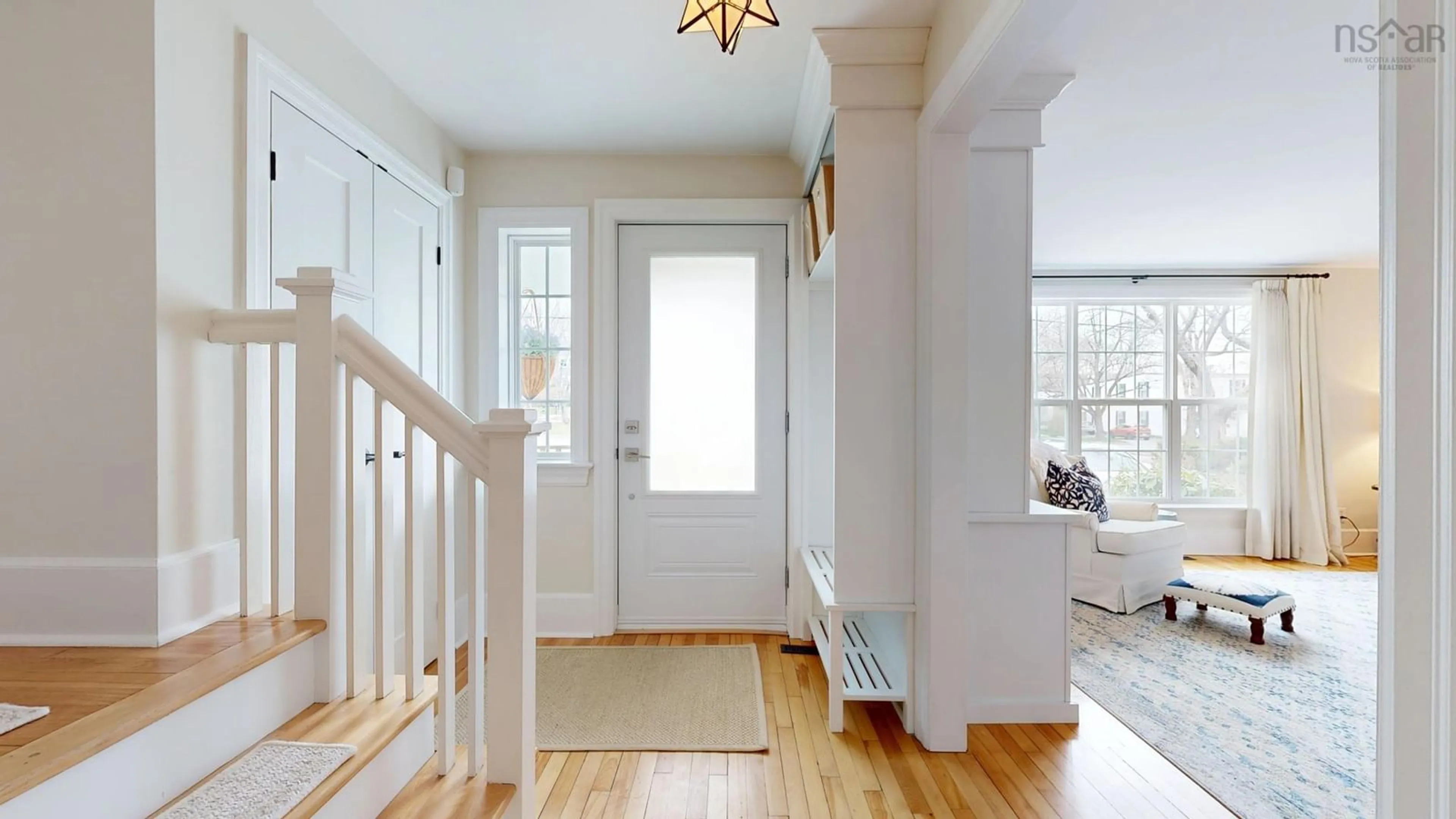 Indoor entryway for 2390 Connaught Ave, Halifax Nova Scotia B3L 2Z4