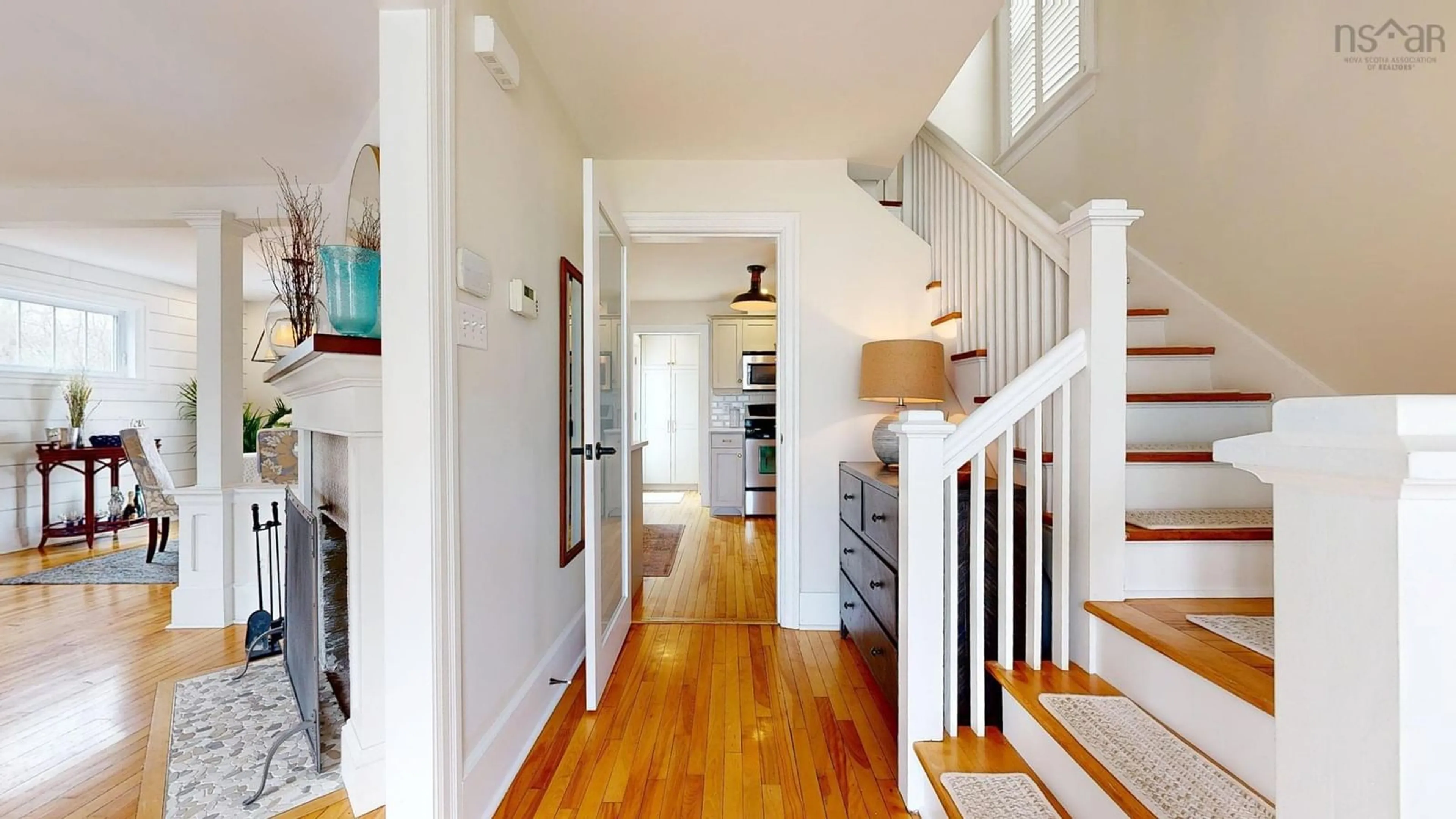 Indoor entryway for 2390 Connaught Ave, Halifax Nova Scotia B3L 2Z4