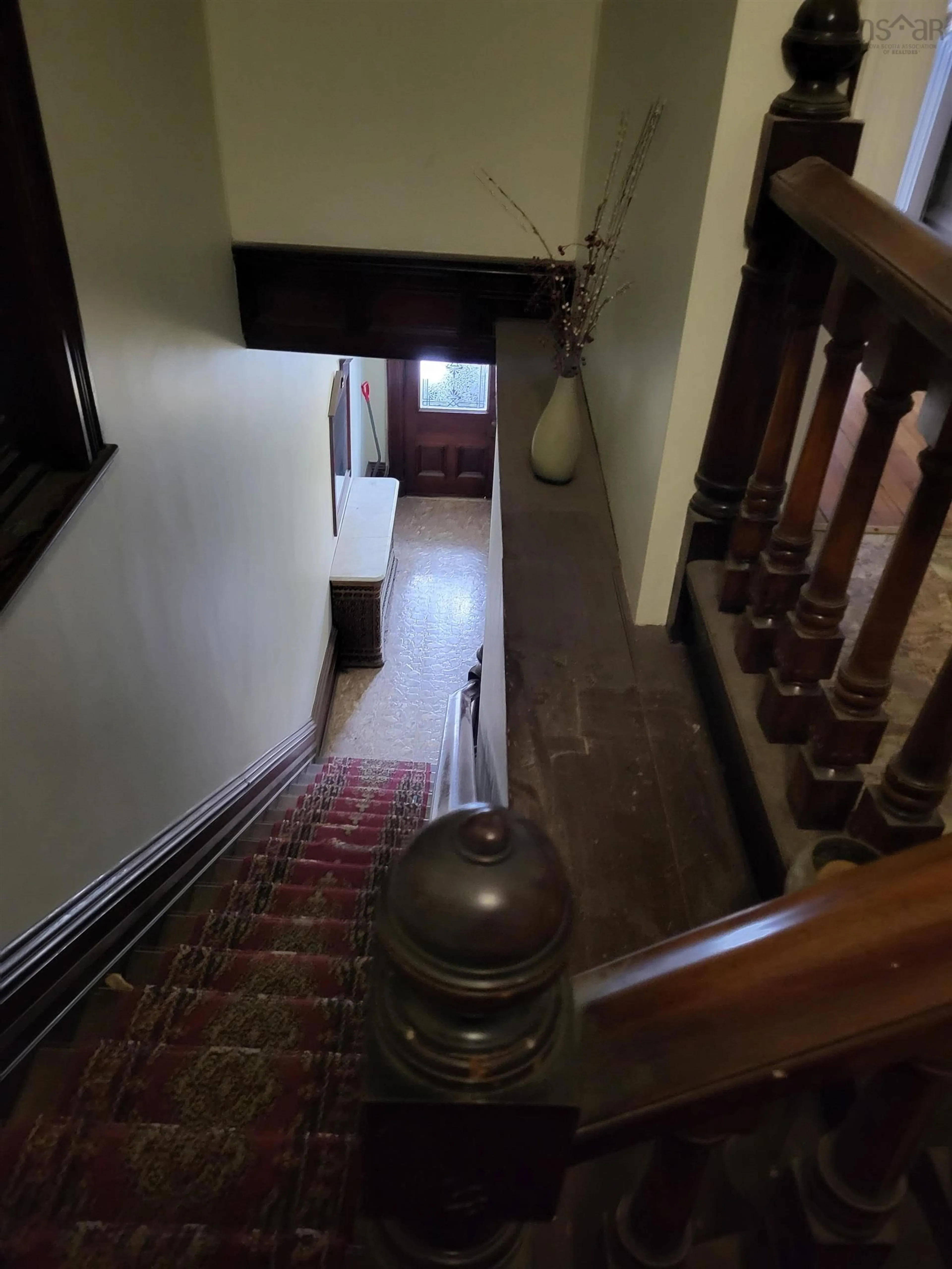 Indoor foyer for 5685 Inglis St, Halifax Nova Scotia B3H 1K2