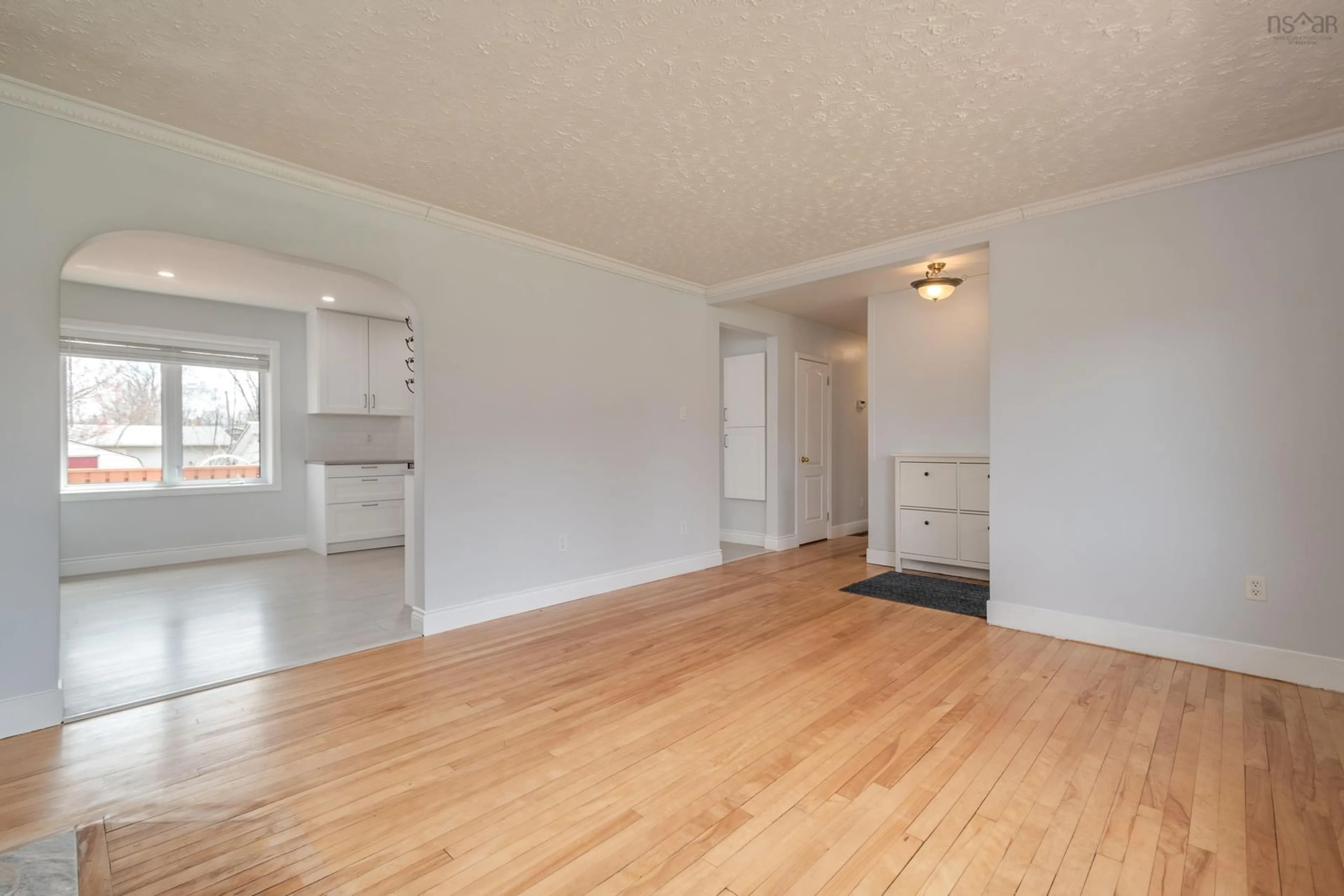 A pic of a room for 40 Oakwood Ave, Dartmouth Nova Scotia B2W 3C9