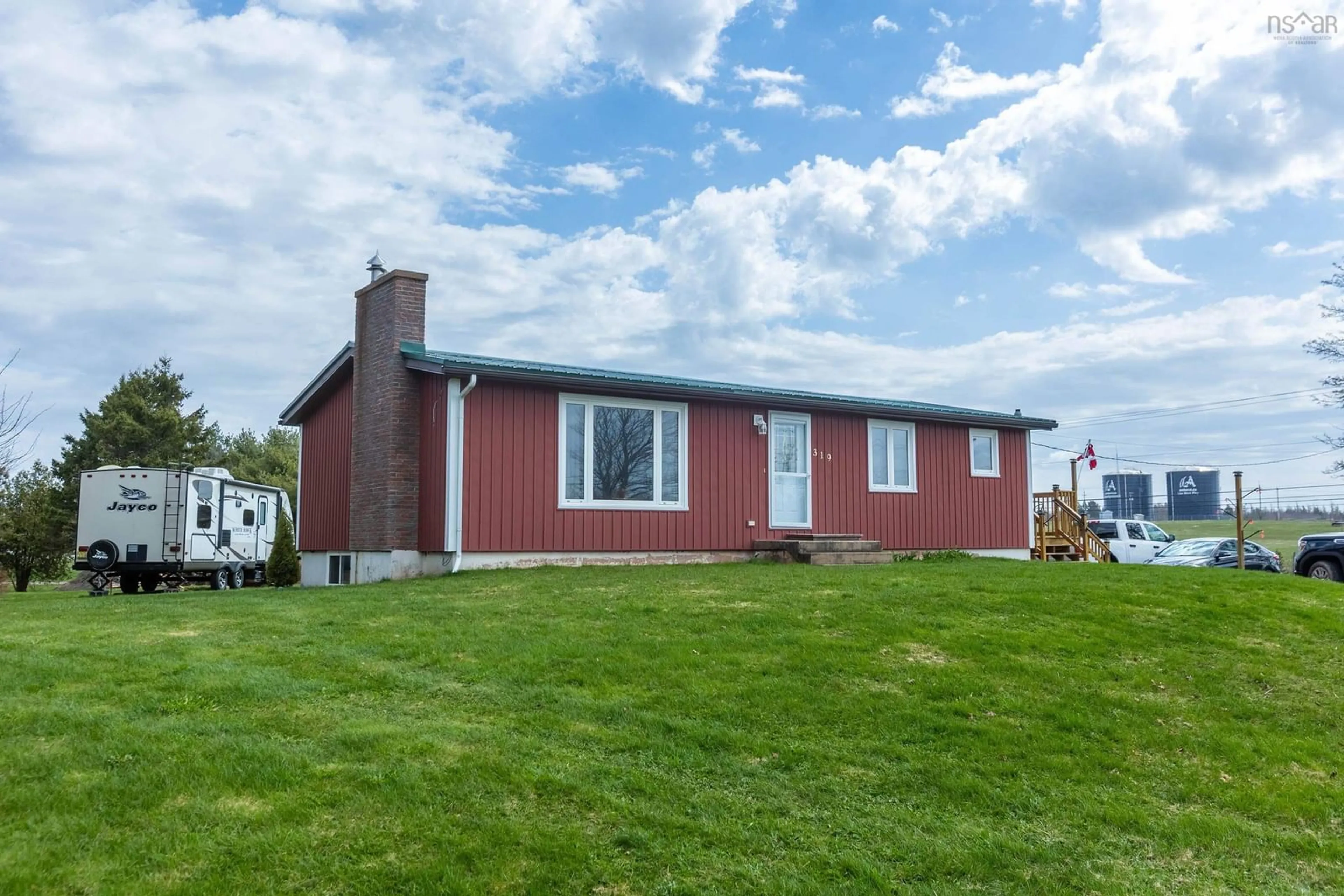 Home with vinyl exterior material, unknown for 319 Willow St, East Amherst Nova Scotia B4H 3Y3