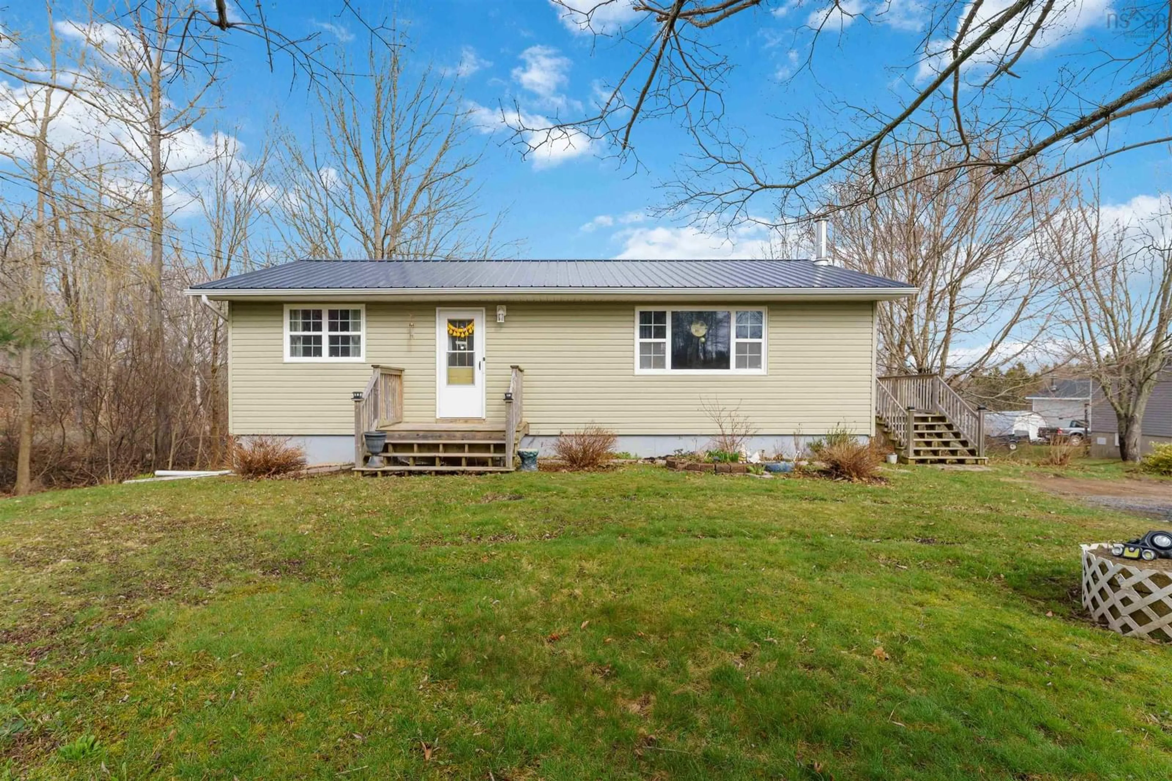 Home with vinyl exterior material, street for 4637 Highway 12, North Alton Nova Scotia B4N 3V8
