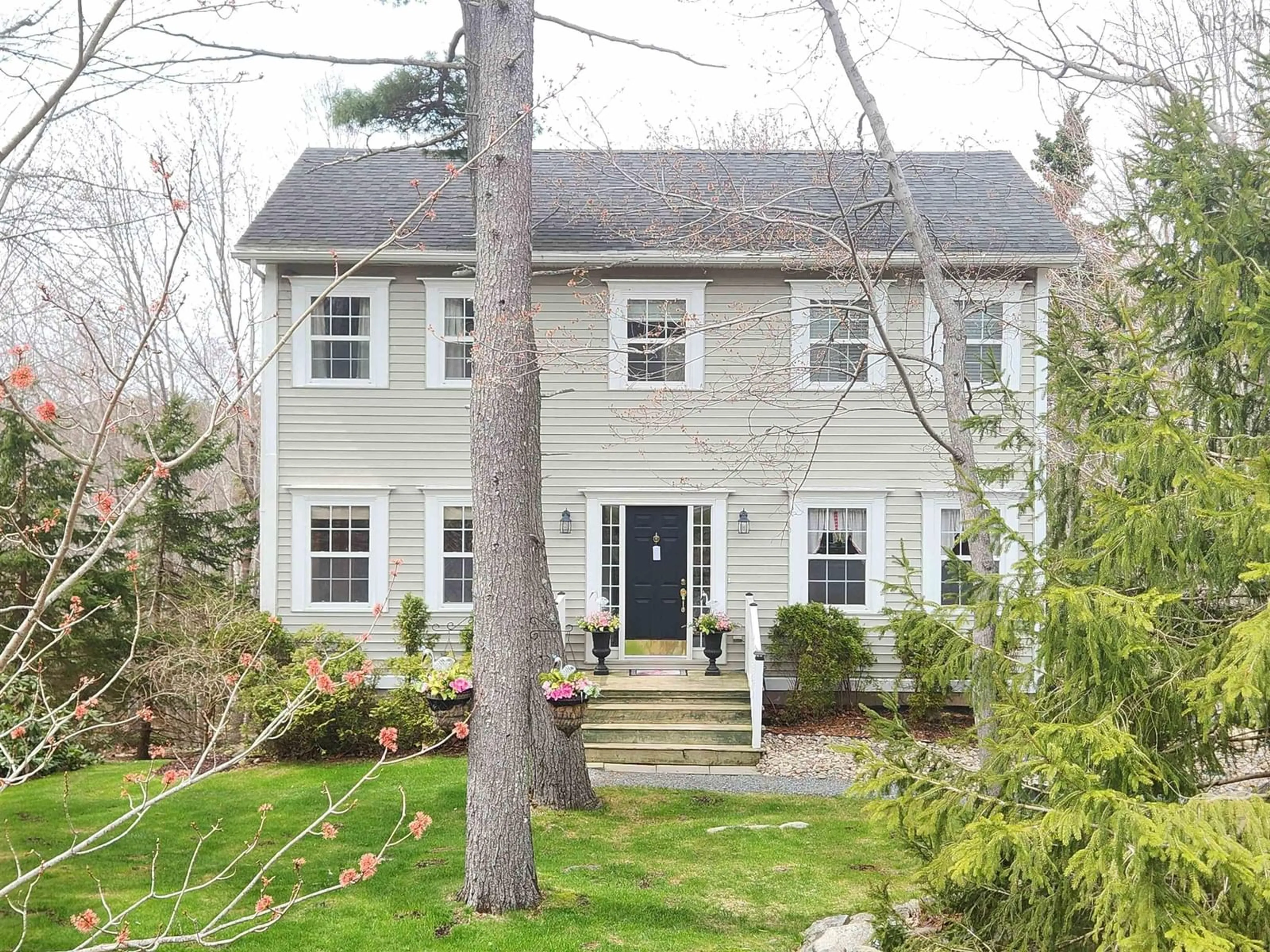 Home with vinyl exterior material, street for 37 Brackstone Crt, Lower Sackville Nova Scotia B4C 4G5