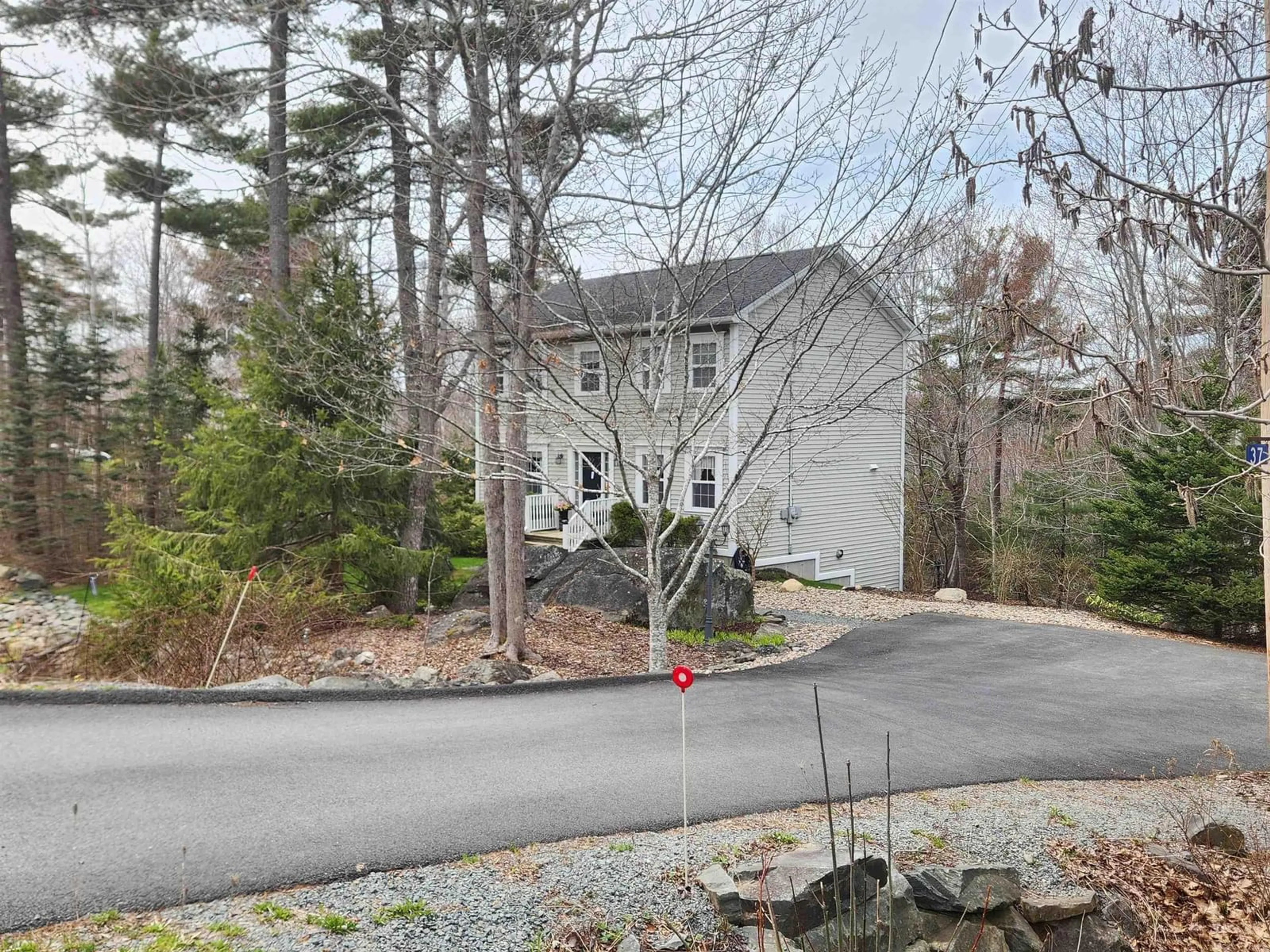 A pic from outside/outdoor area/front of a property/back of a property/a pic from drone, street for 37 Brackstone Crt, Lower Sackville Nova Scotia B4C 4G5