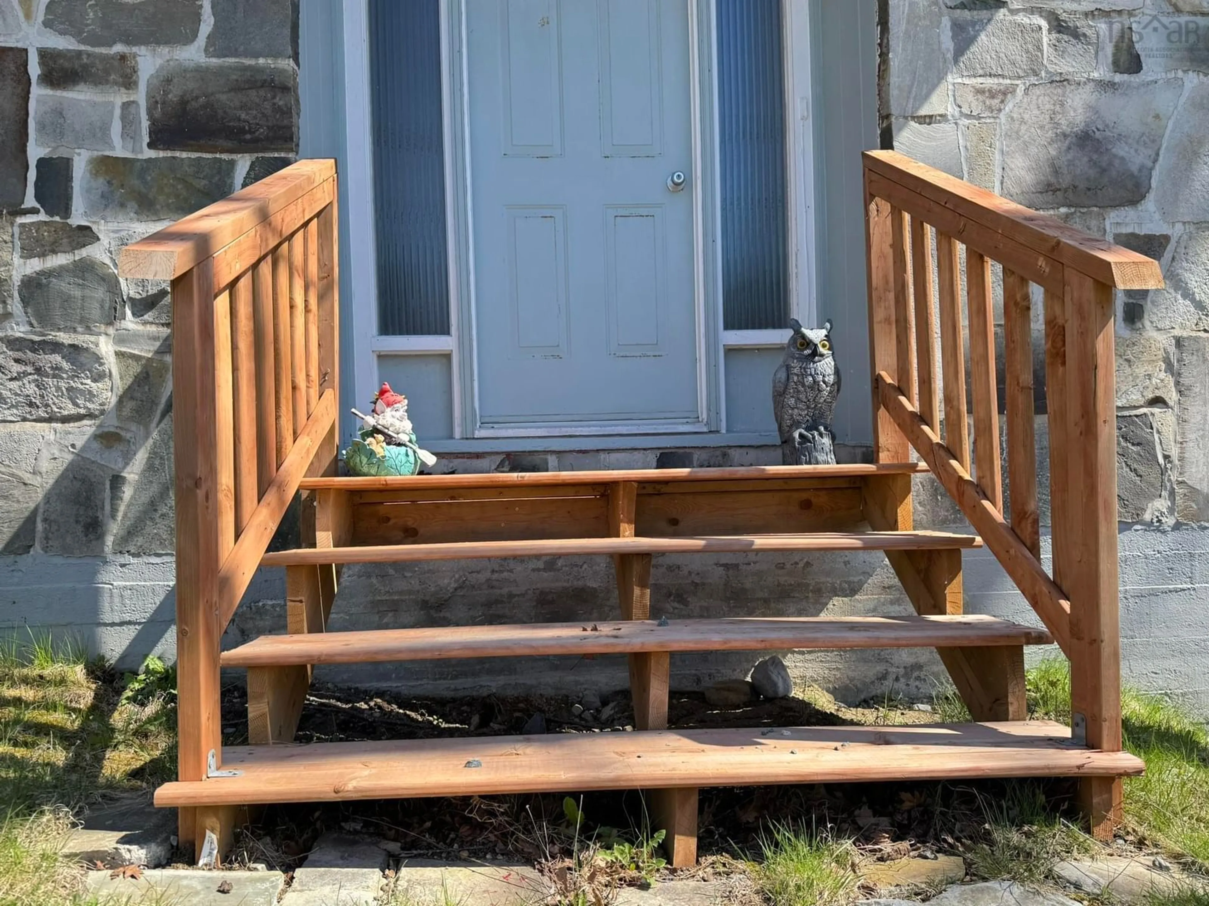 Stairs for 4111 Highway 3, Brooklyn Nova Scotia B0J 1H0