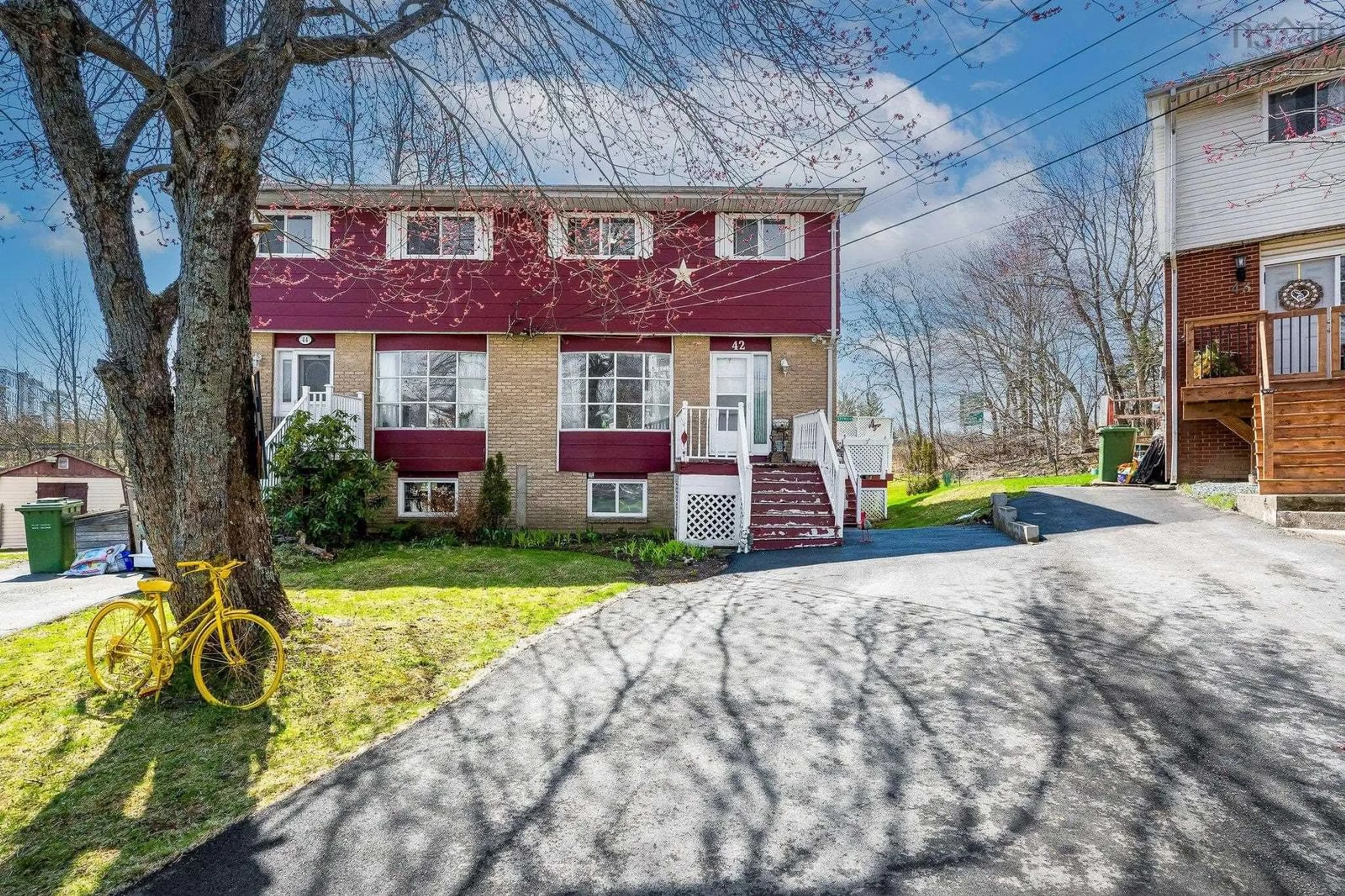 A pic from outside/outdoor area/front of a property/back of a property/a pic from drone, street for 42 Gordon Court, Lower Sackville Nova Scotia B4E 1W6