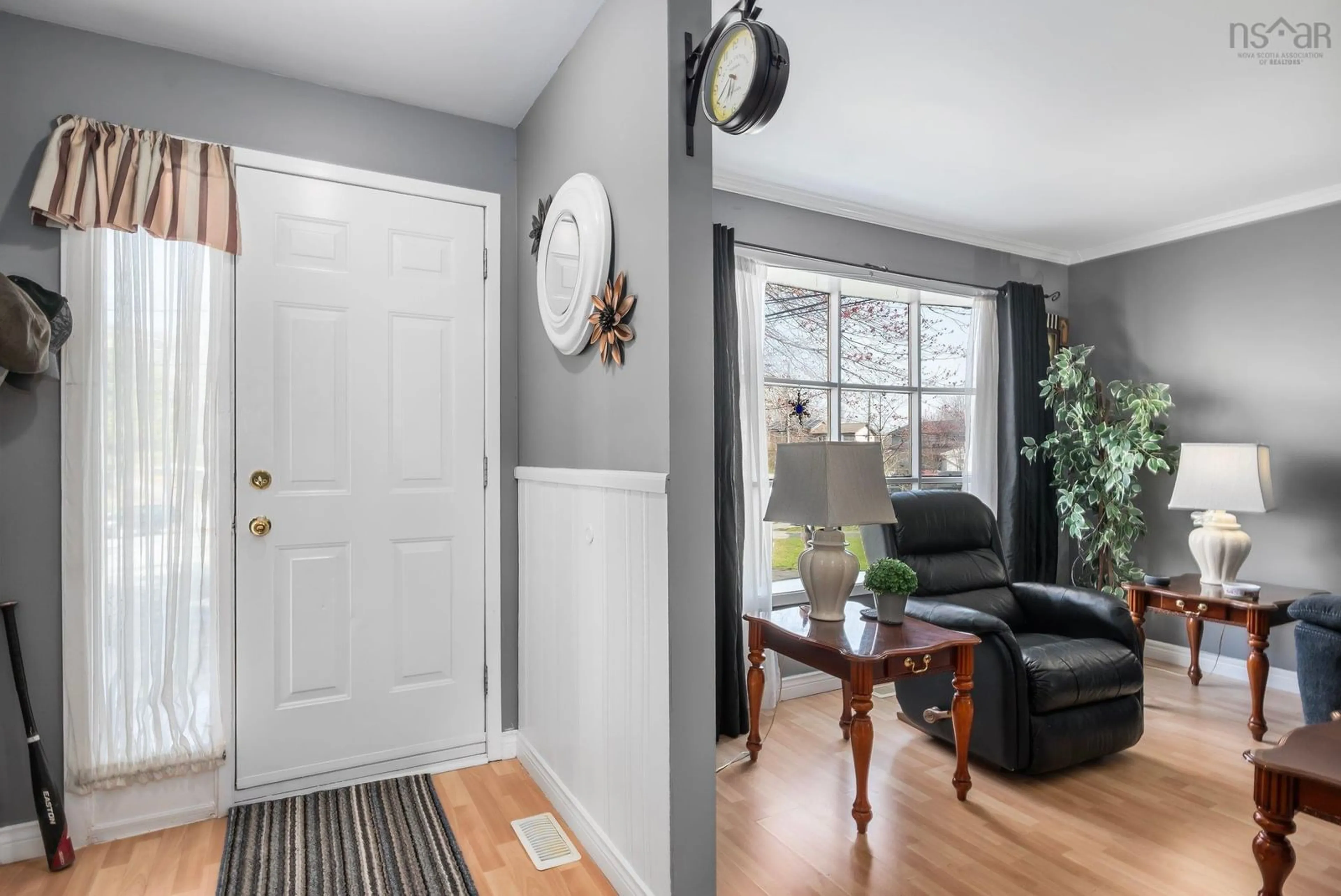 Indoor entryway for 42 Gordon Court, Lower Sackville Nova Scotia B4E 1W6