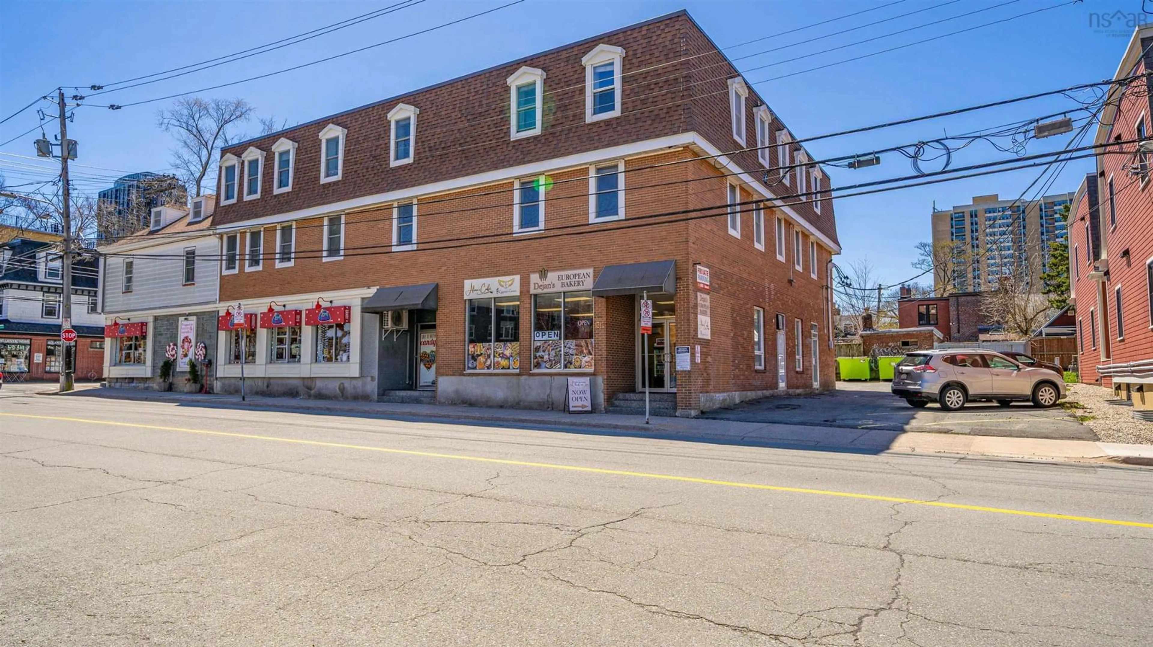 Patio, building for 1300 Queen St #34, Halifax Nova Scotia B3J 2H5
