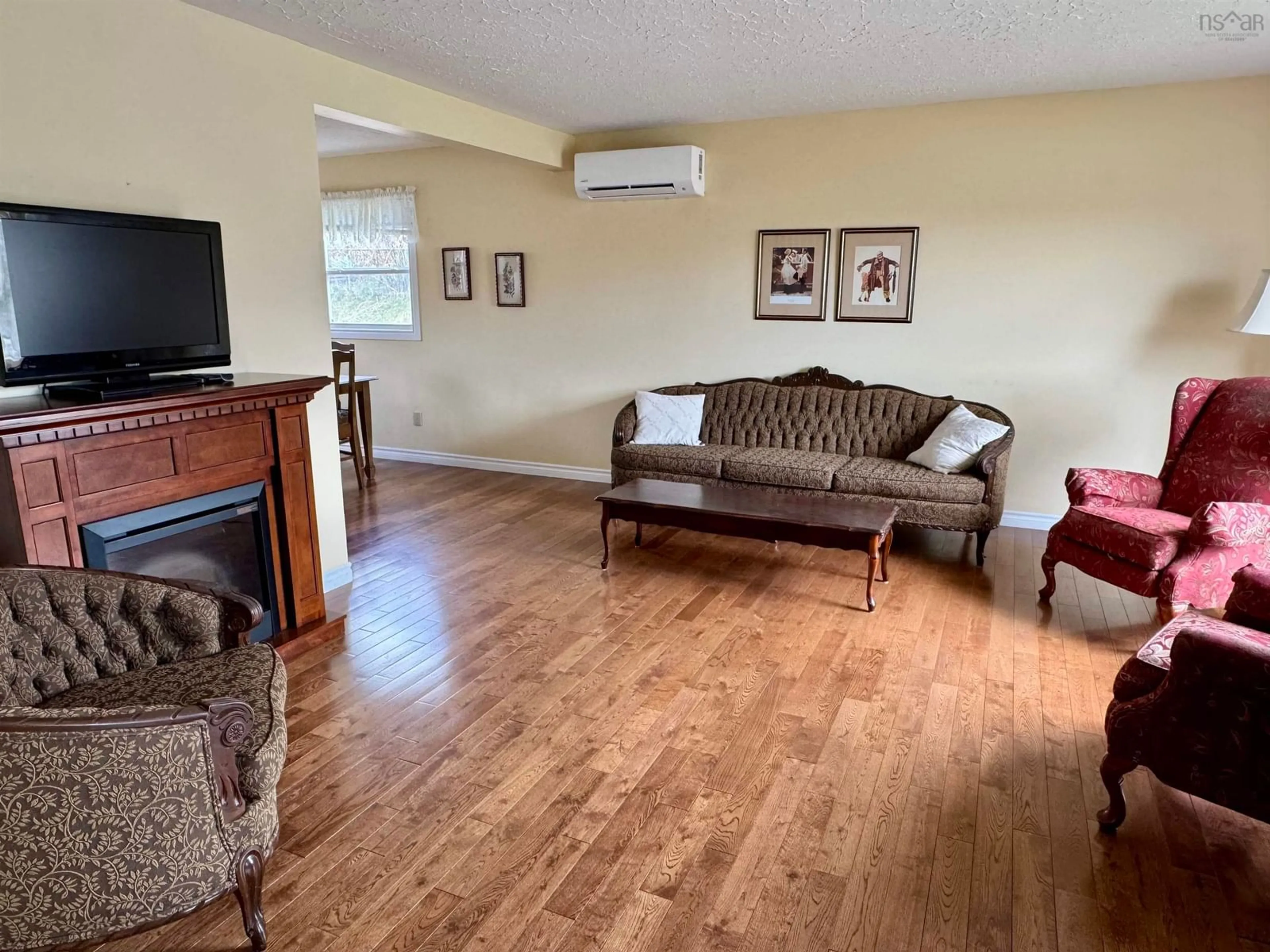 Living room with furniture, wood/laminate floor for 31 Lillian Dr, Dartmouth Nova Scotia B2W 4B3