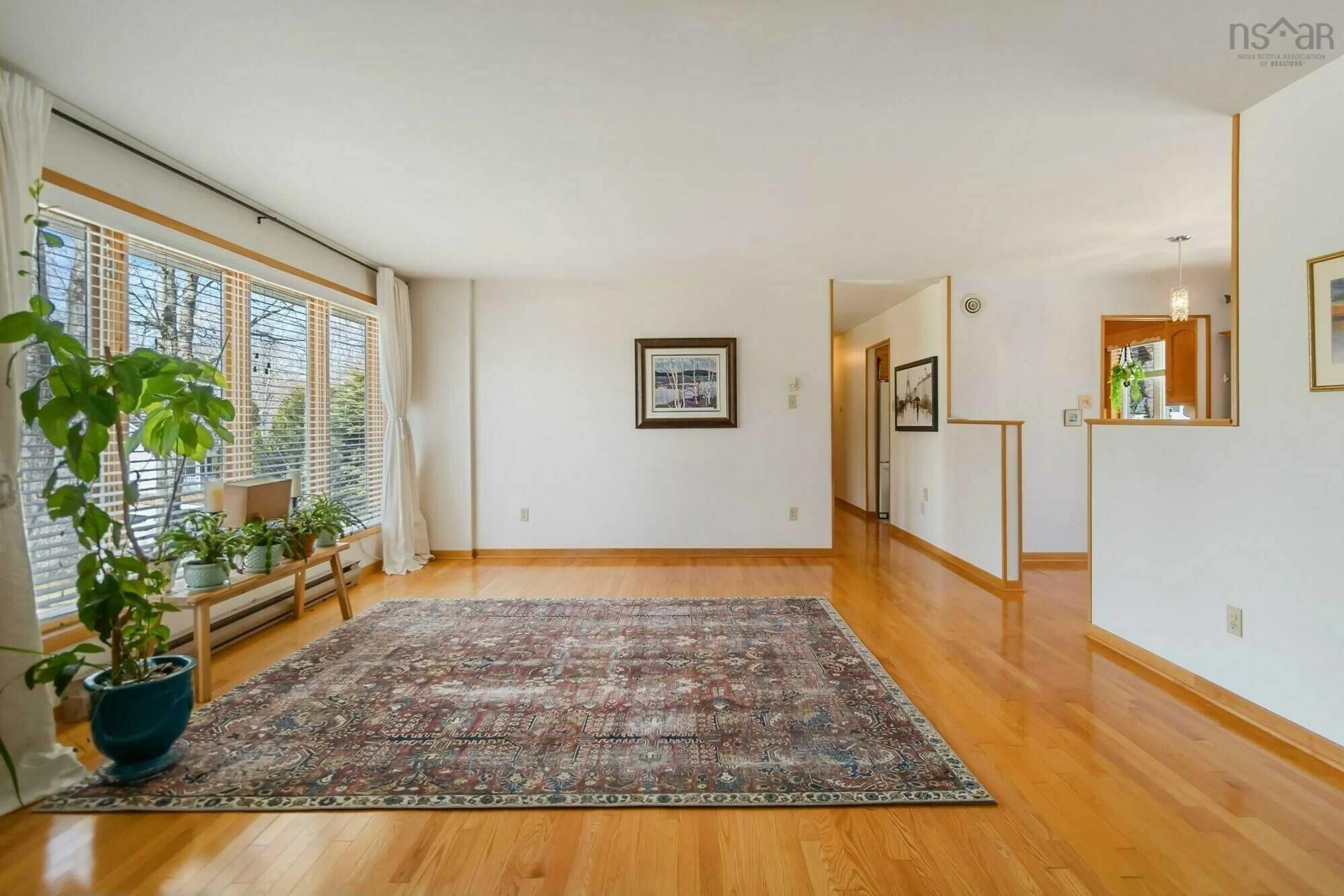 Indoor foyer for 32 Hopkins Dr, Bridgewater Nova Scotia B4V 3Z6