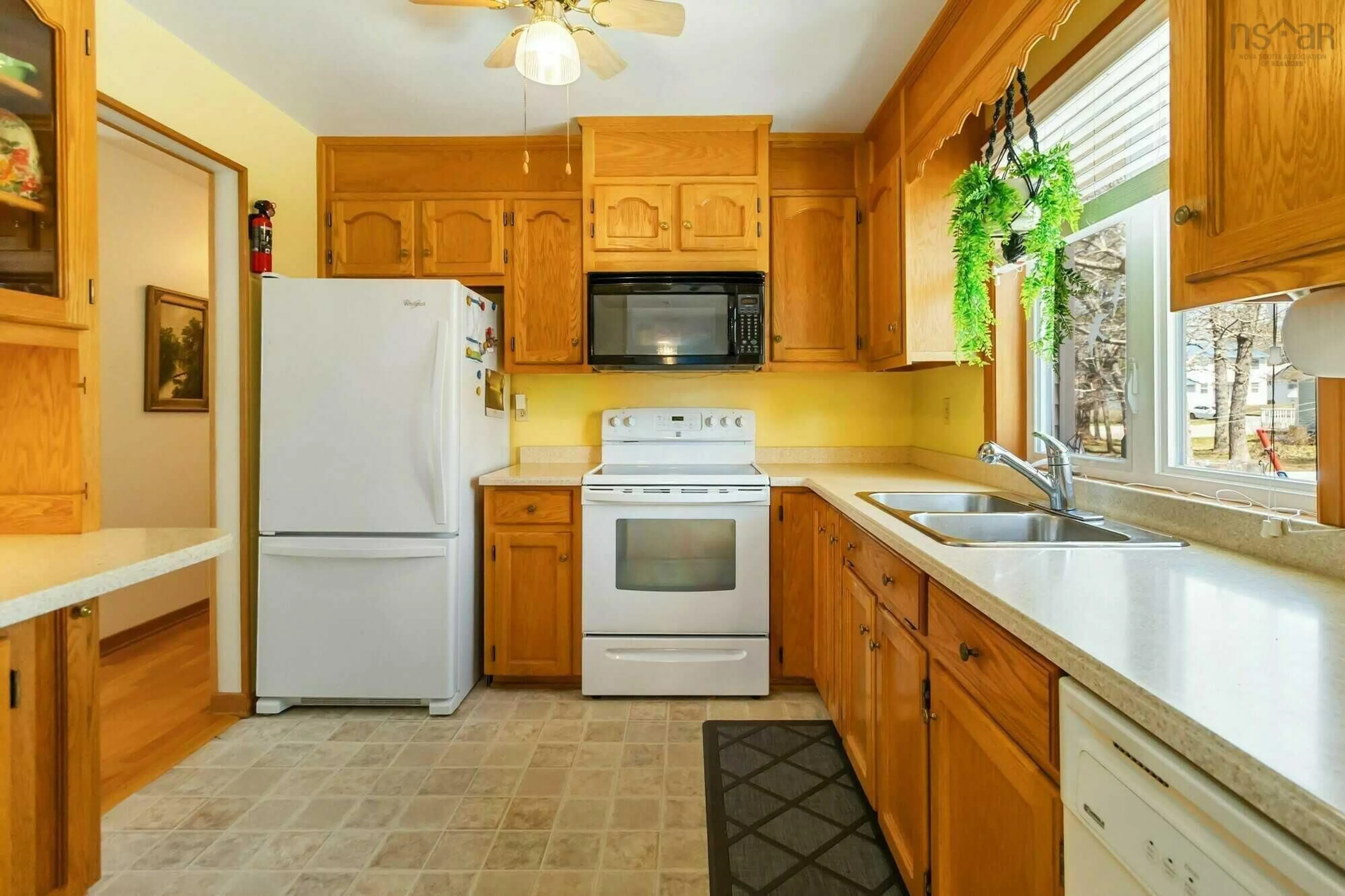 Standard kitchen, ceramic/tile floor for 32 Hopkins Dr, Bridgewater Nova Scotia B4V 3Z6