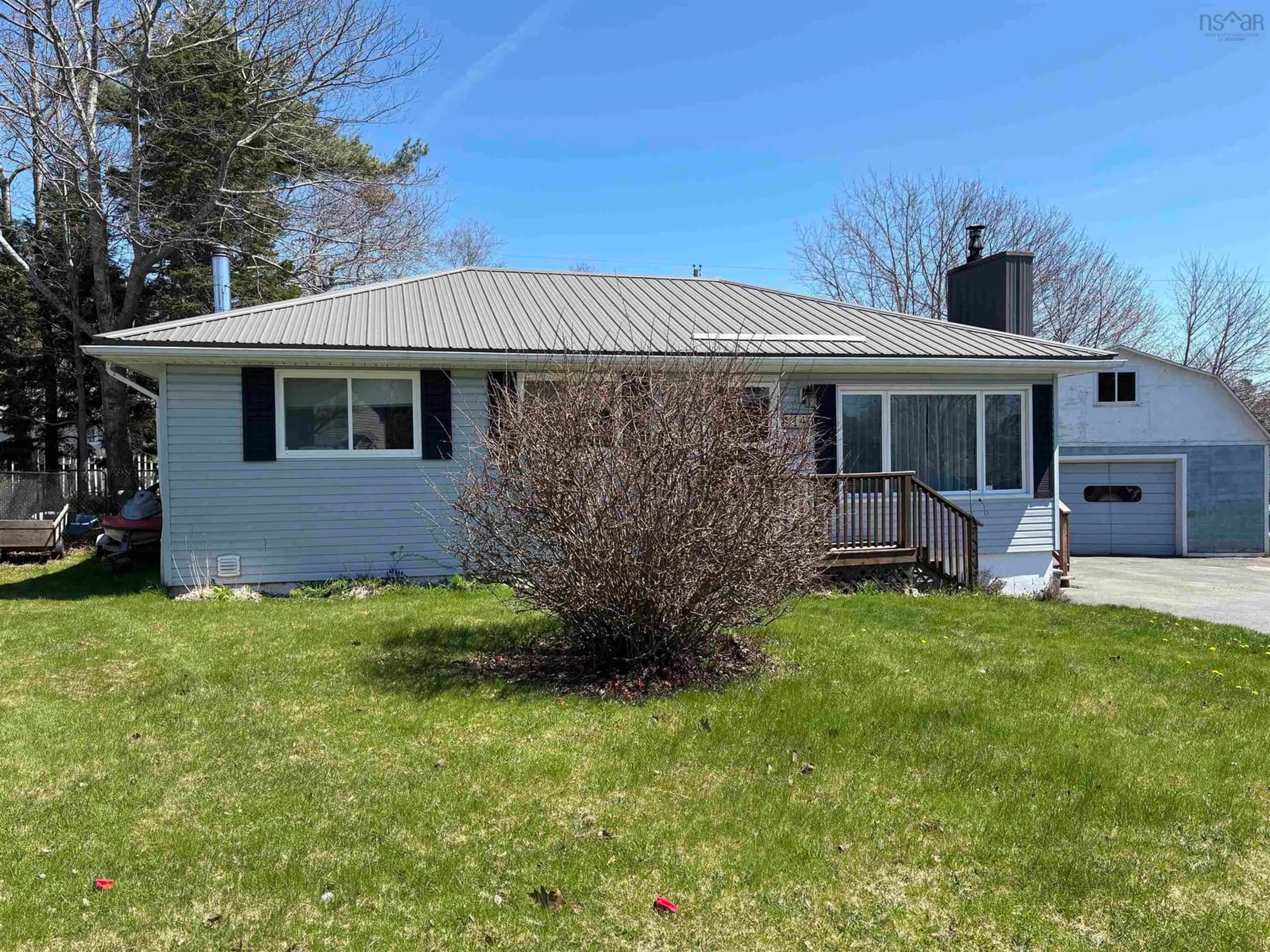 Home with vinyl exterior material, unknown for 140 Balsam Cir, Sackville Nova Scotia B4C 1A9