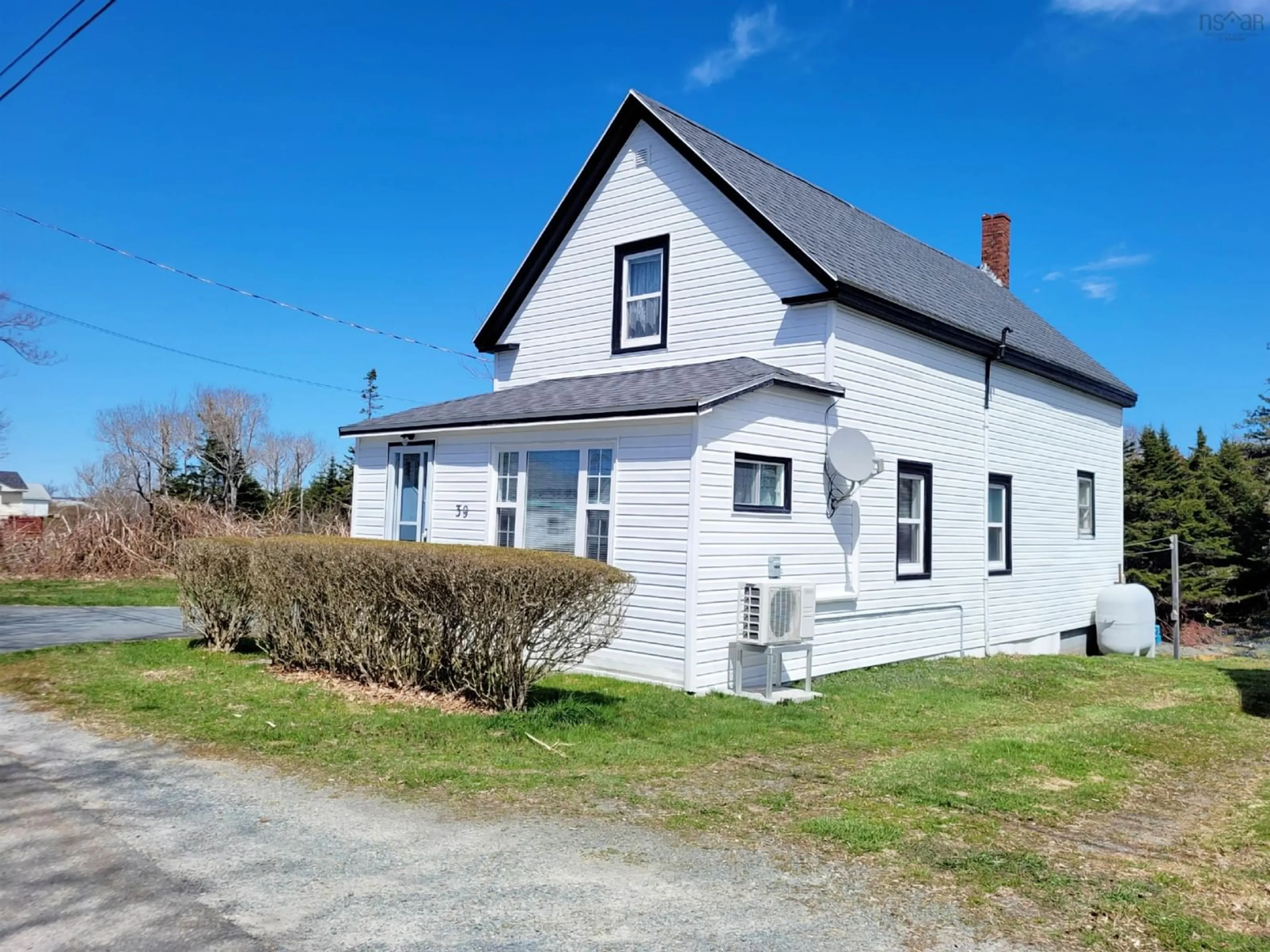 A pic from outside/outdoor area/front of a property/back of a property/a pic from drone, street for 39 Church St, Lockeport Nova Scotia B0T 1L0