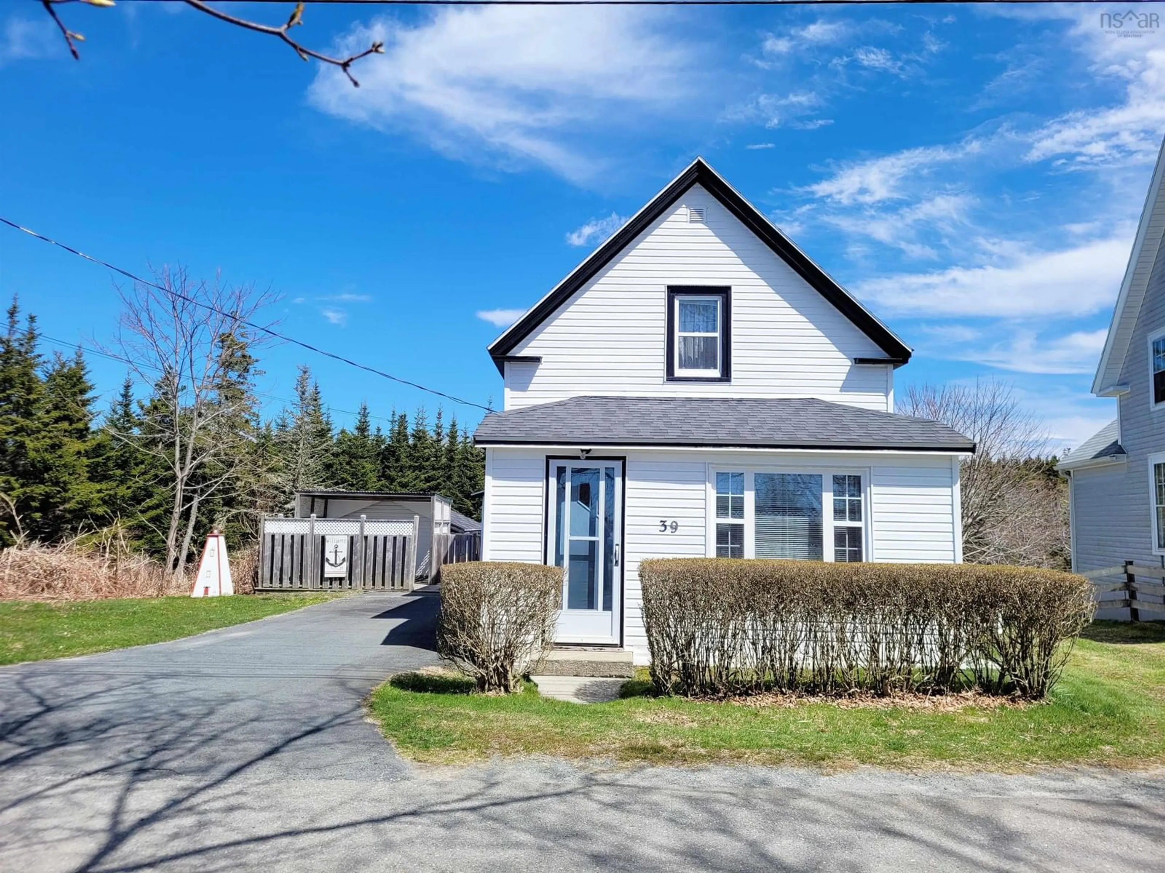 A pic from outside/outdoor area/front of a property/back of a property/a pic from drone, street for 39 Church St, Lockeport Nova Scotia B0T 1L0