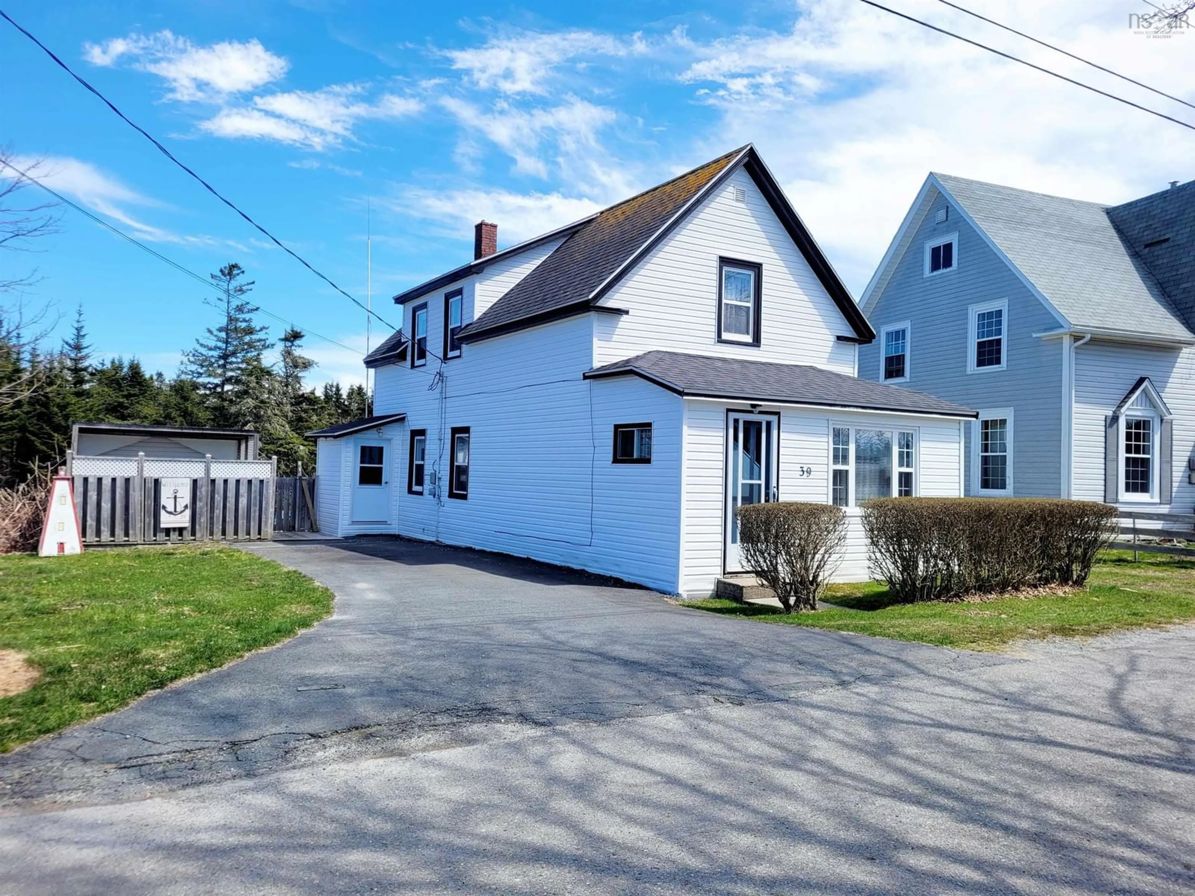 A pic from outside/outdoor area/front of a property/back of a property/a pic from drone, street for 39 Church St, Lockeport Nova Scotia B0T 1L0